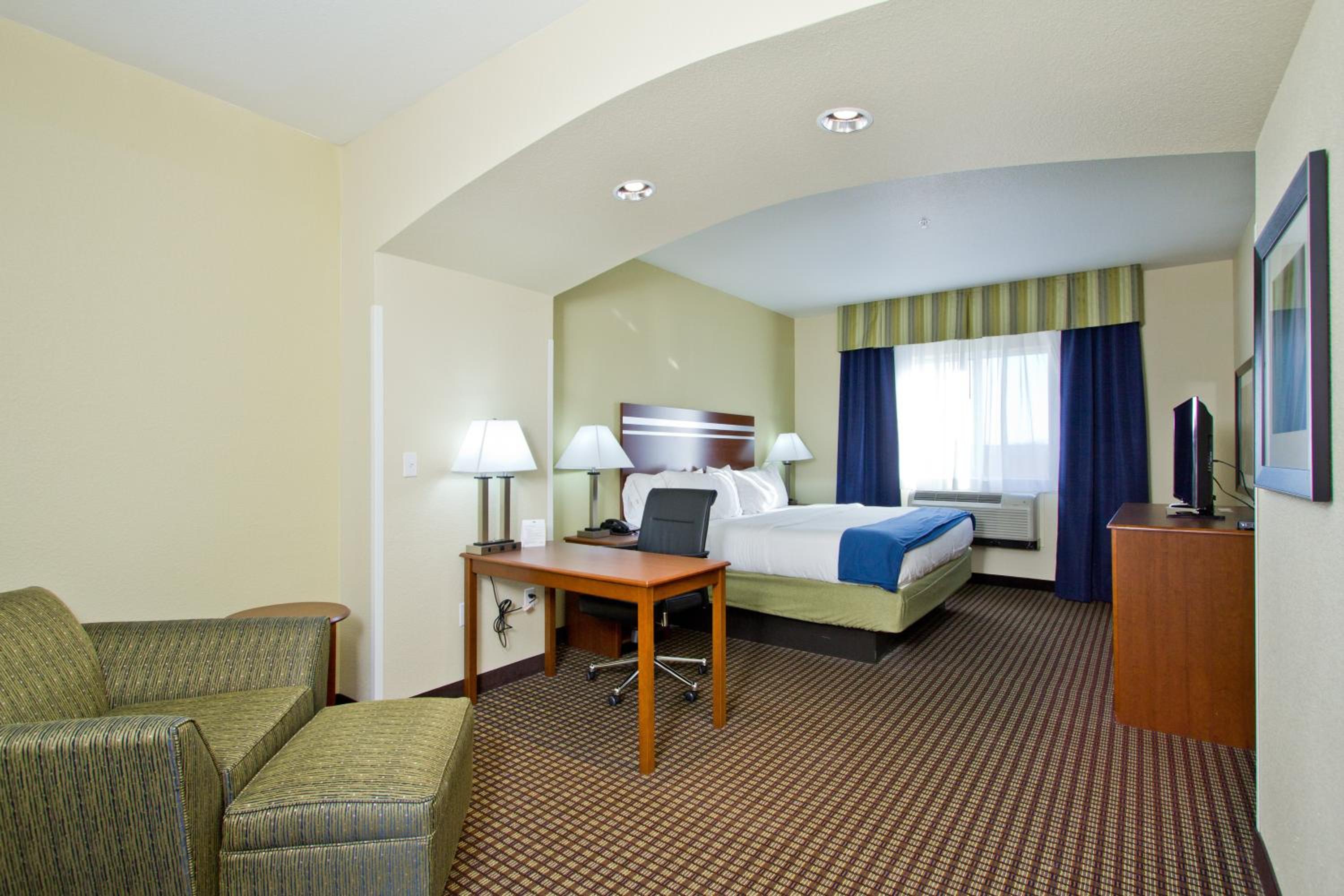 Standard Room, 1 King Bed, Microwave