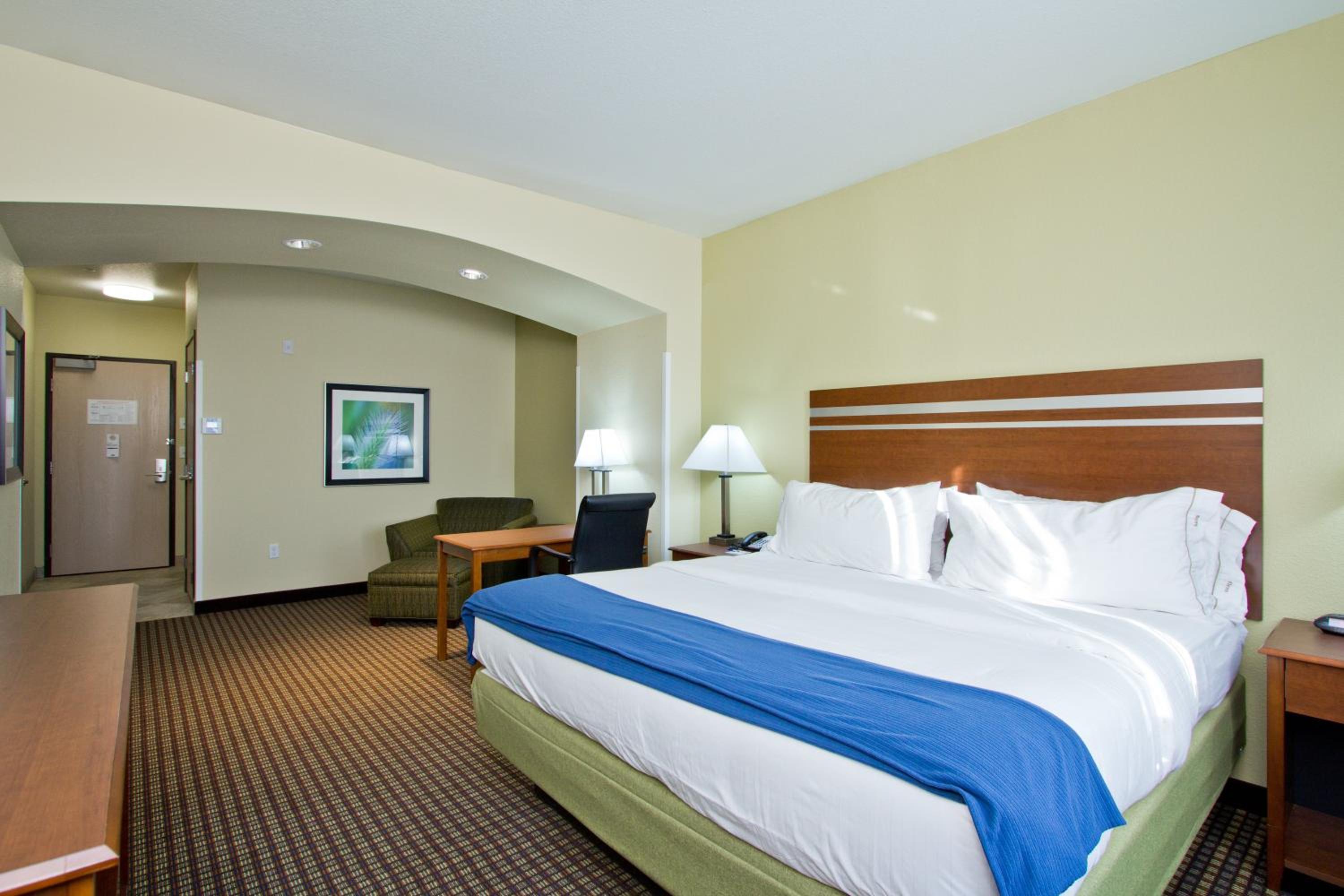 Standard Room, 1 King Bed, Microwave