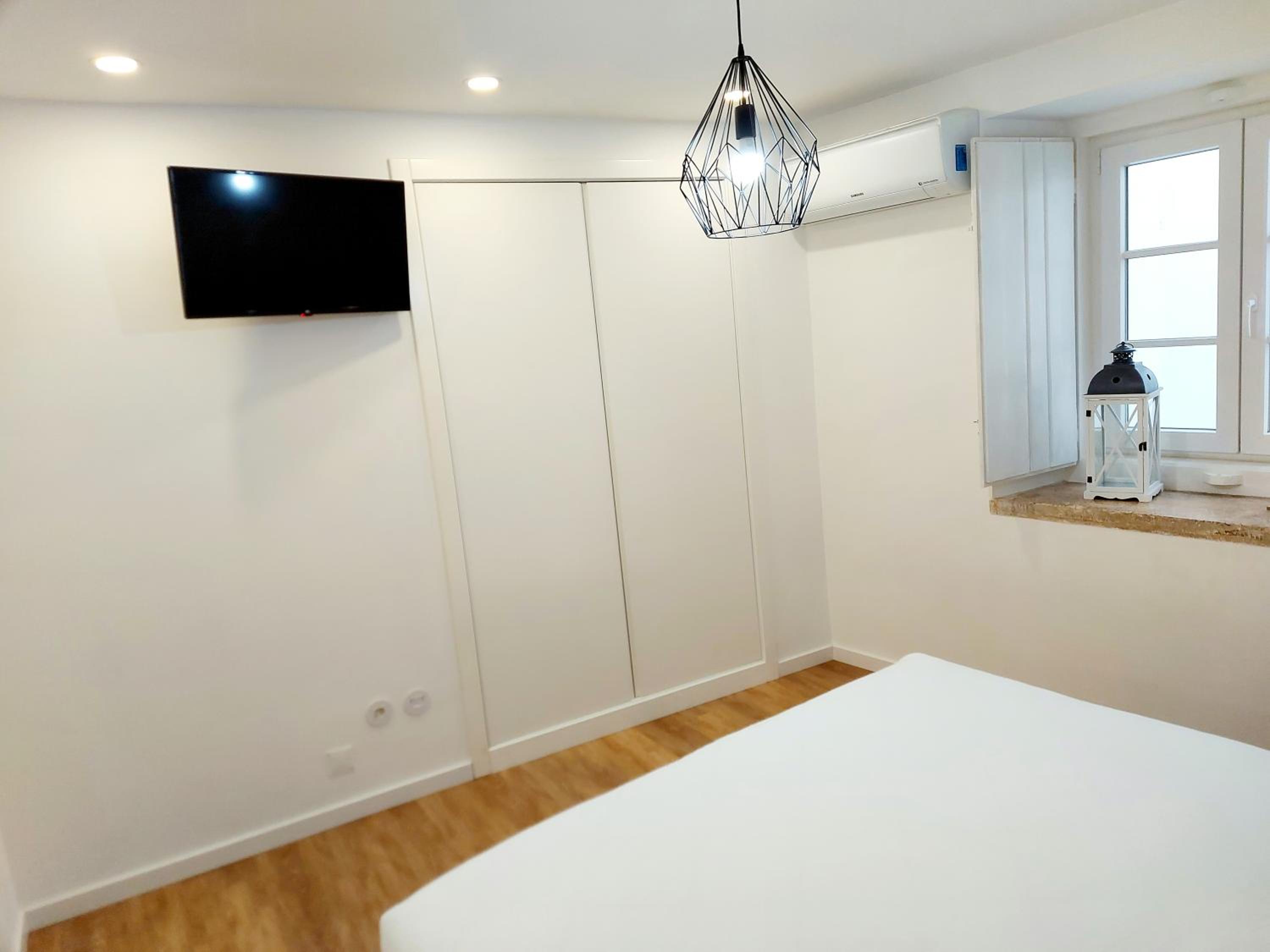 Apartment with Terrace - Photo 4