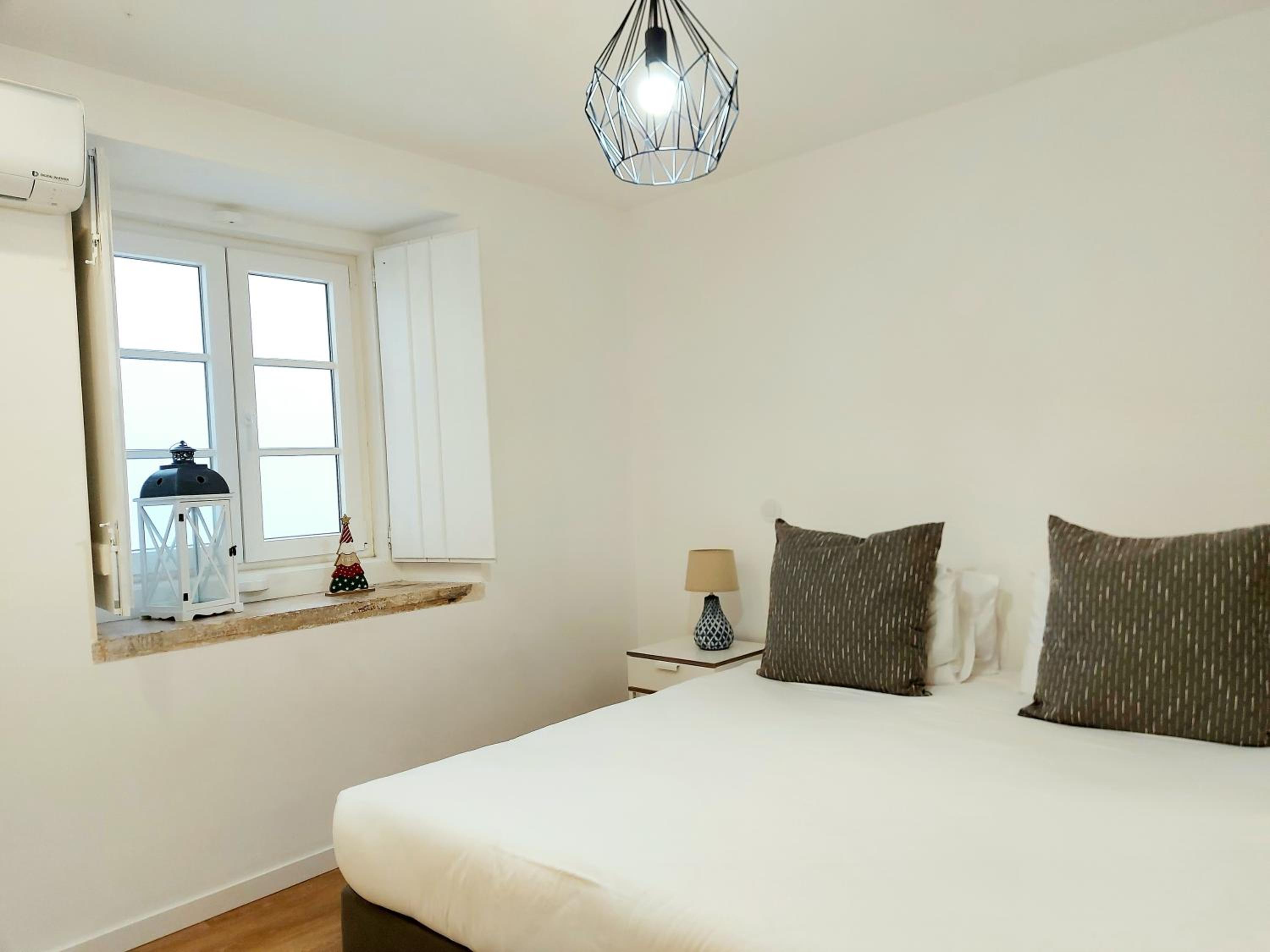 Apartment with Terrace - Photo 7
