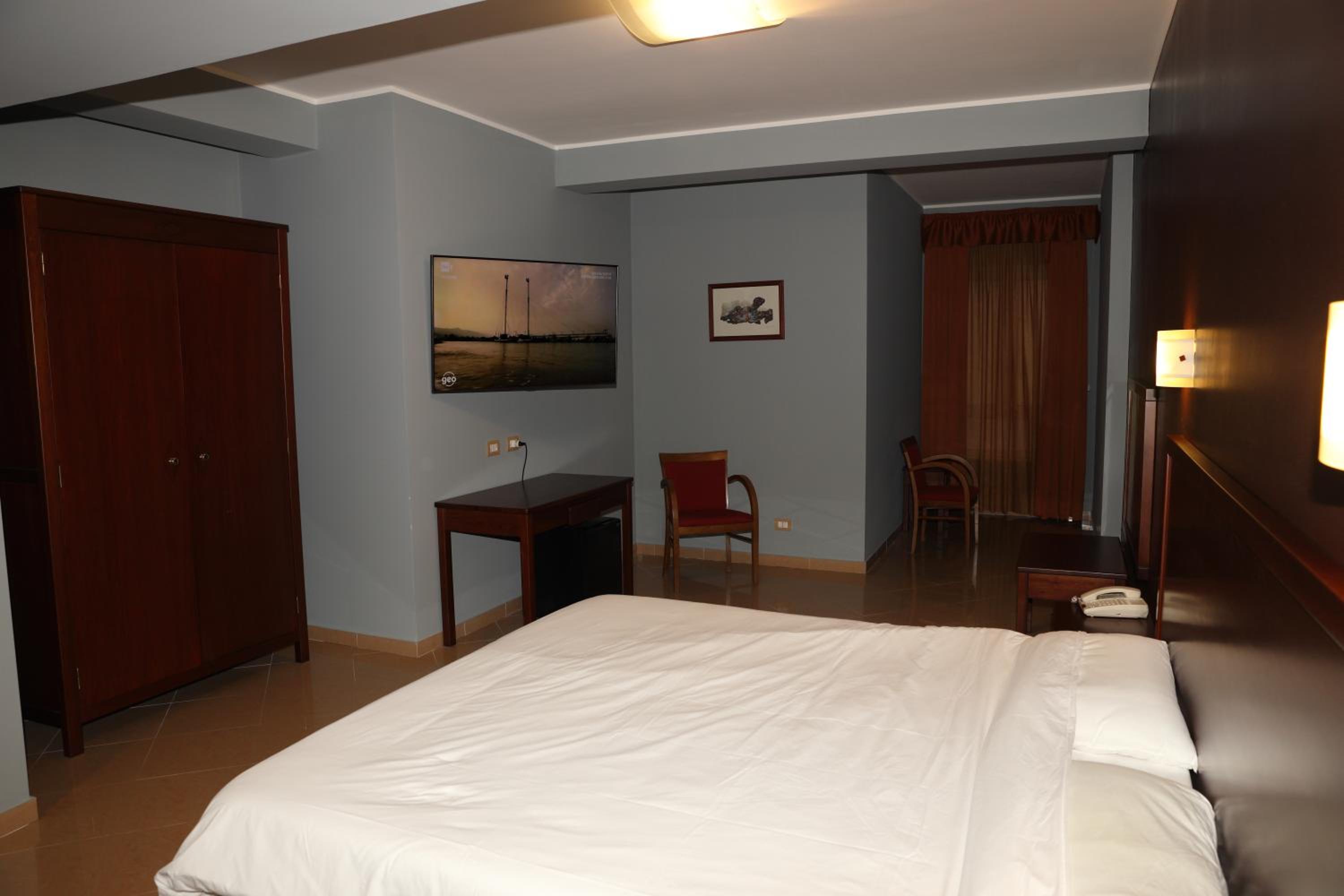 Double Room - Photo 3