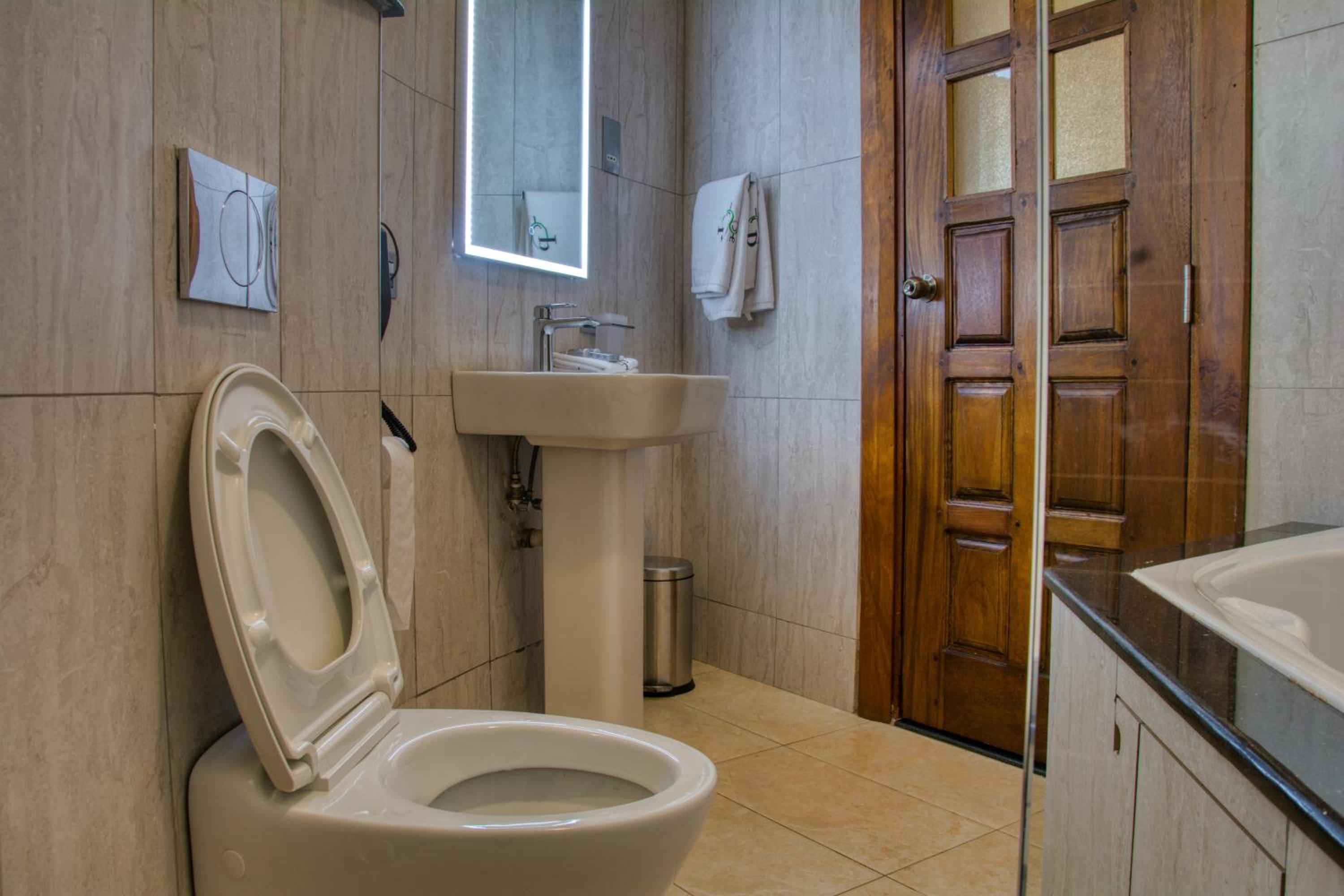 Standard Double Room - Photo 11