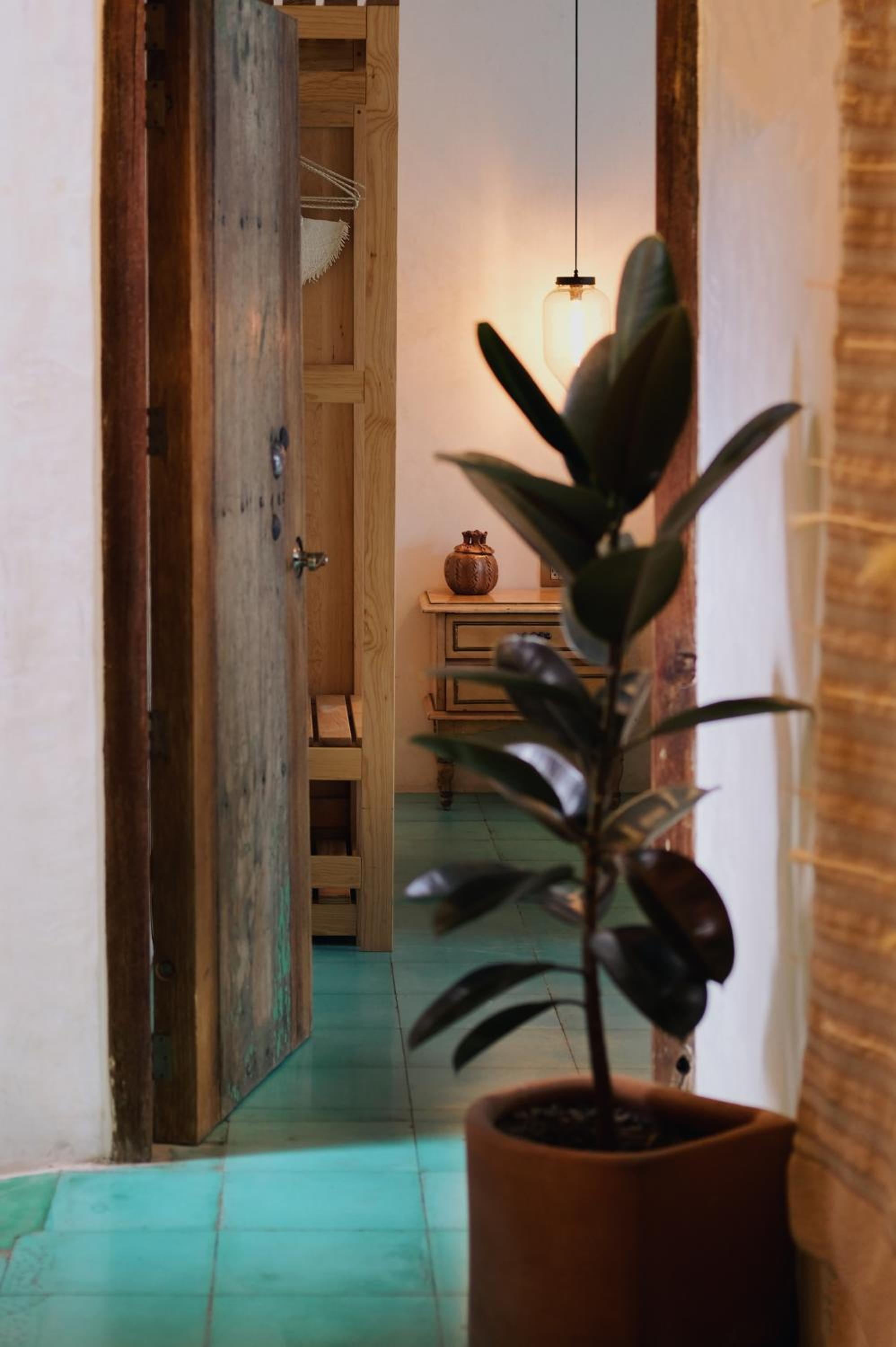 King Room with Balcony - Photo 4