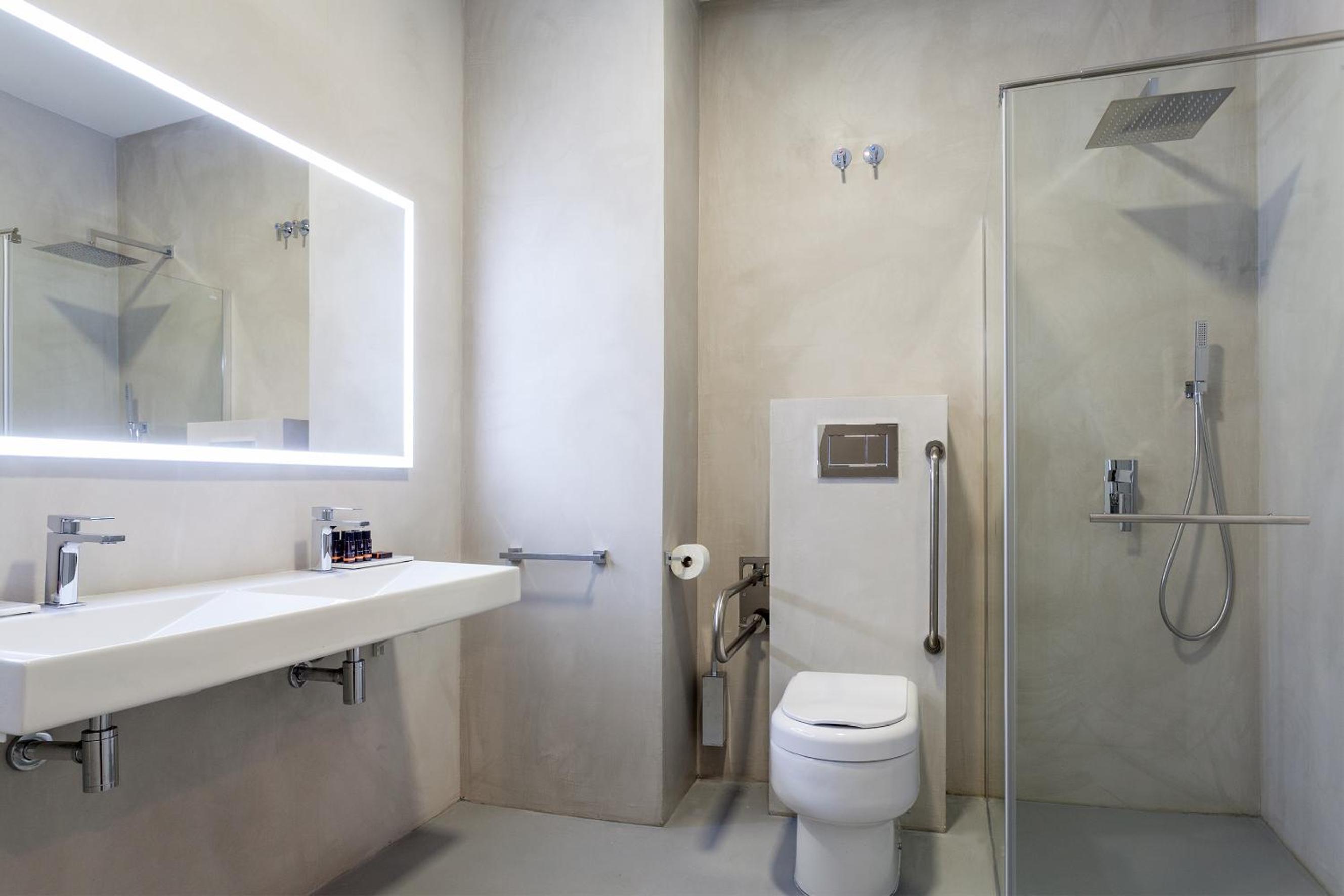 Deluxe Quadruple Room - Photo 9