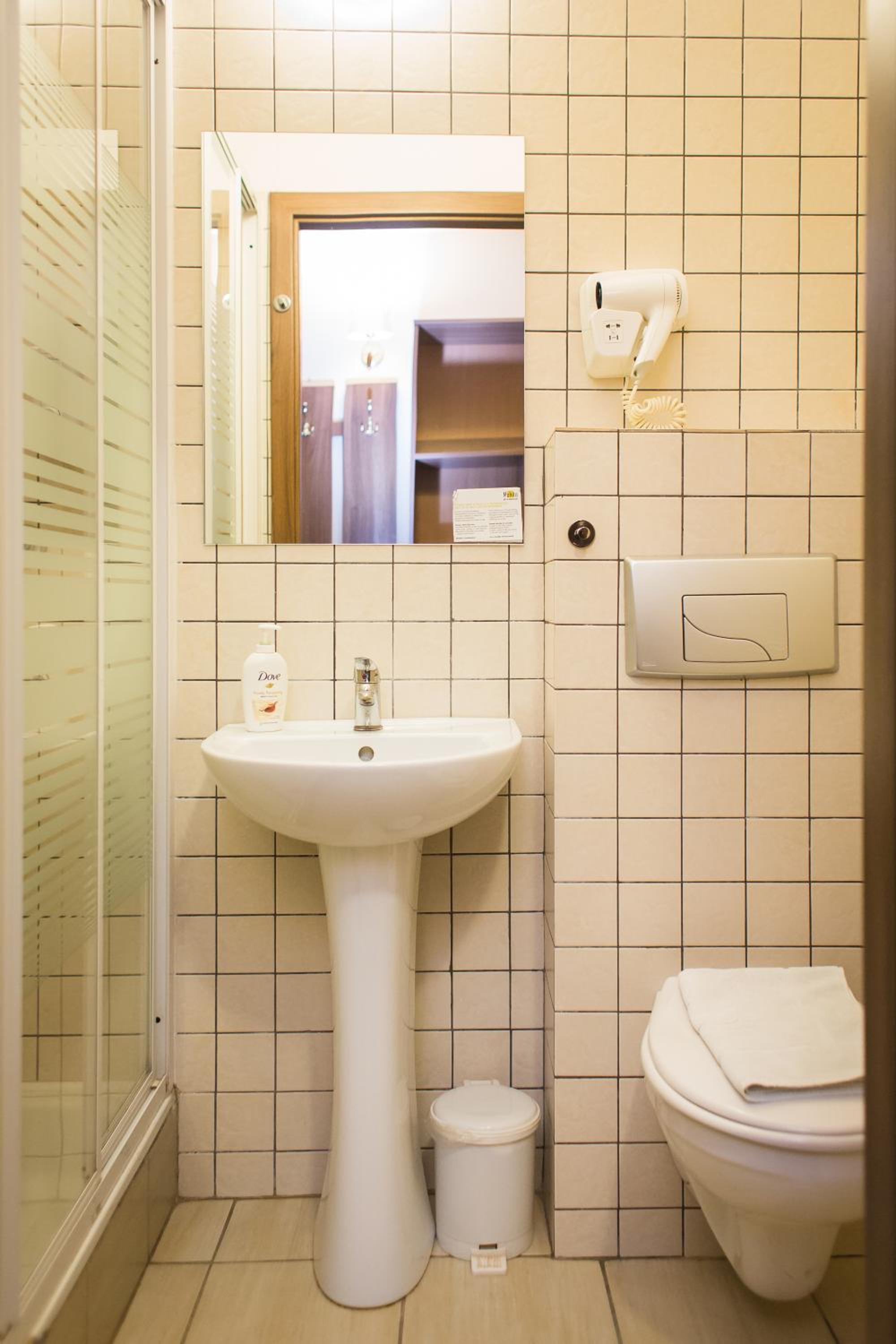 Budget Single Room photo 3