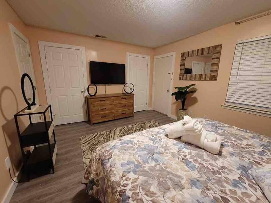 Two-Bedroom Apartment - Photo 9