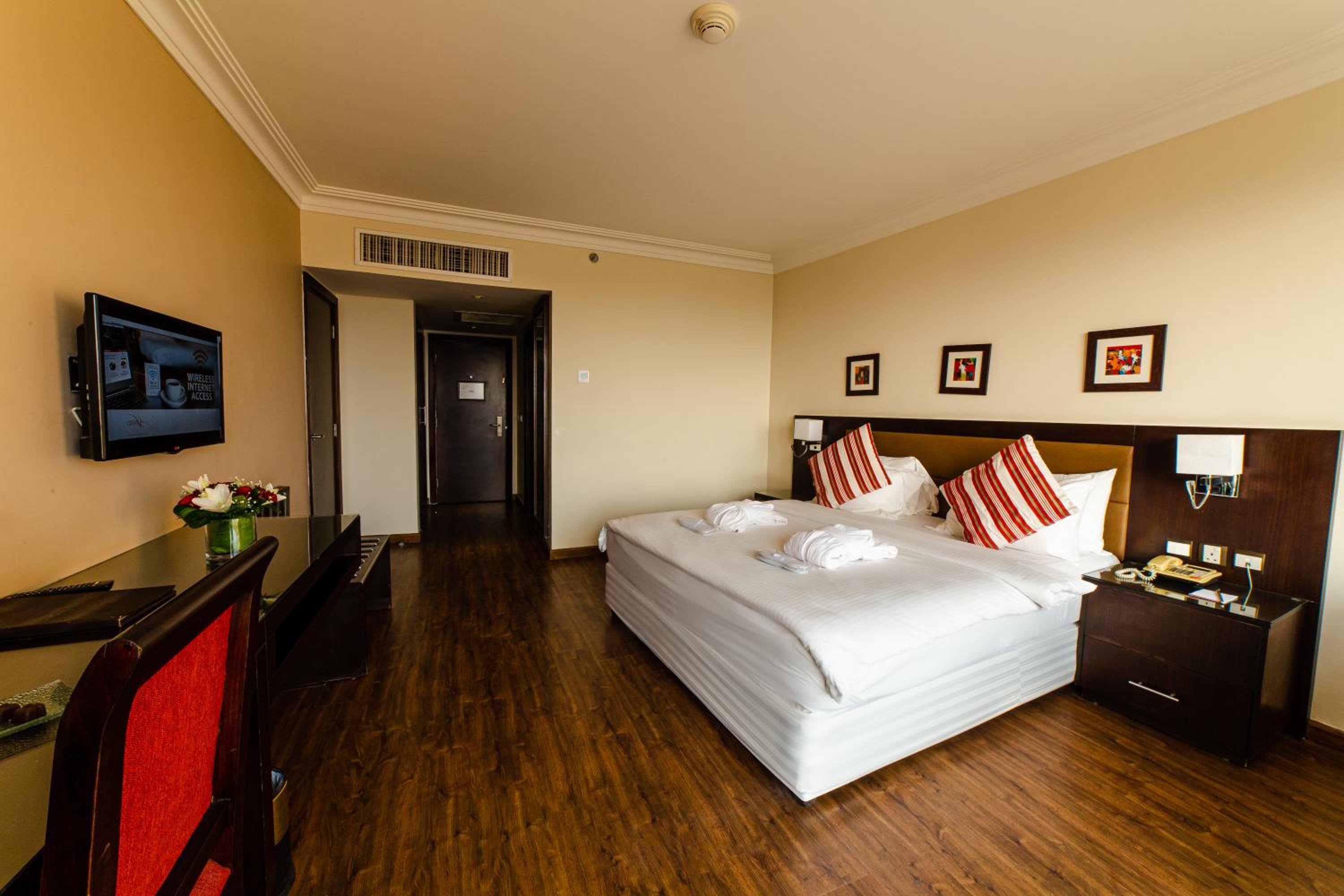 Deluxe Pool View Room 