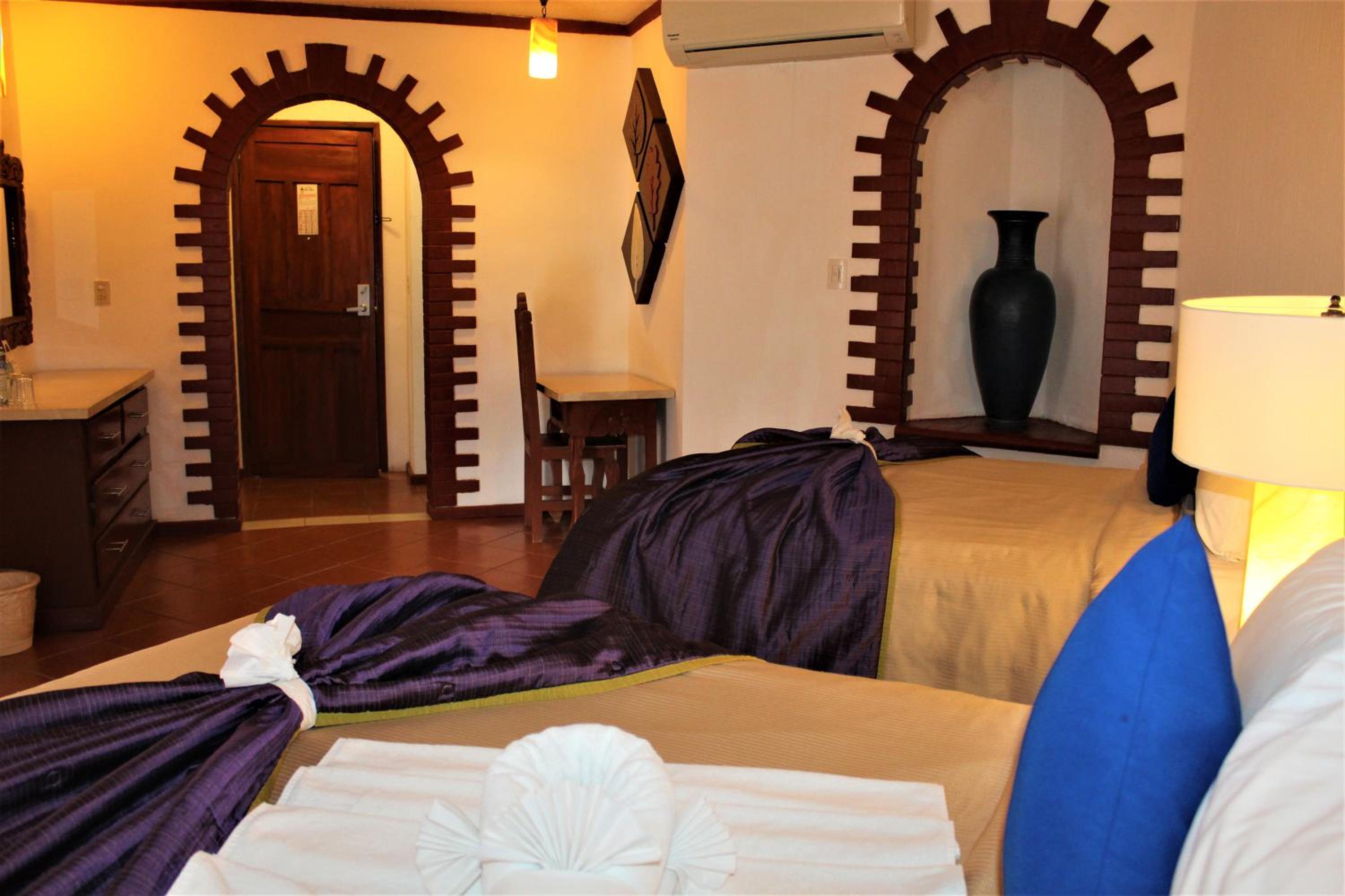 Double Room with Two Double Beds - Photo 2