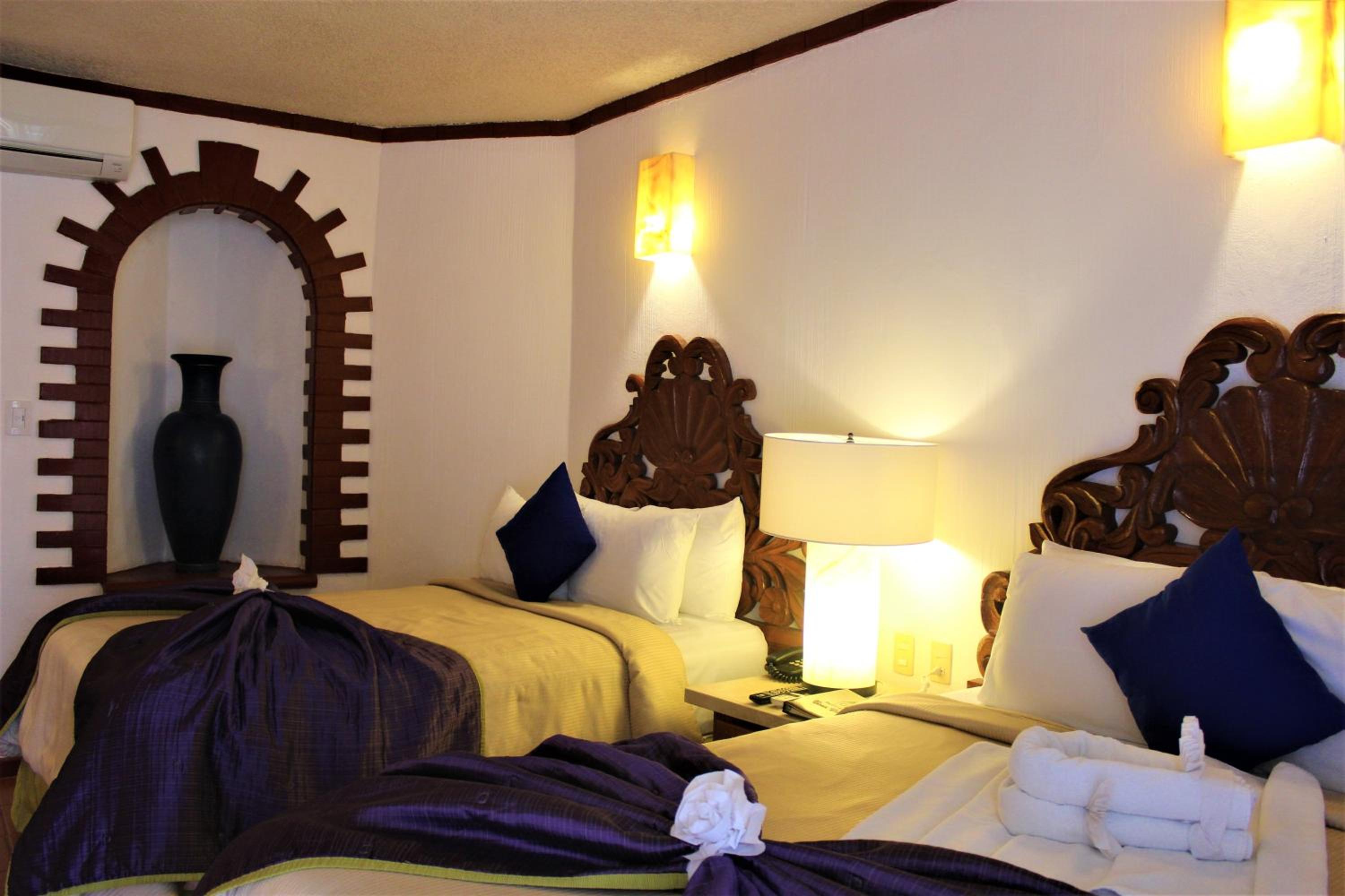 Double Room with Two Double Beds - Photo 11