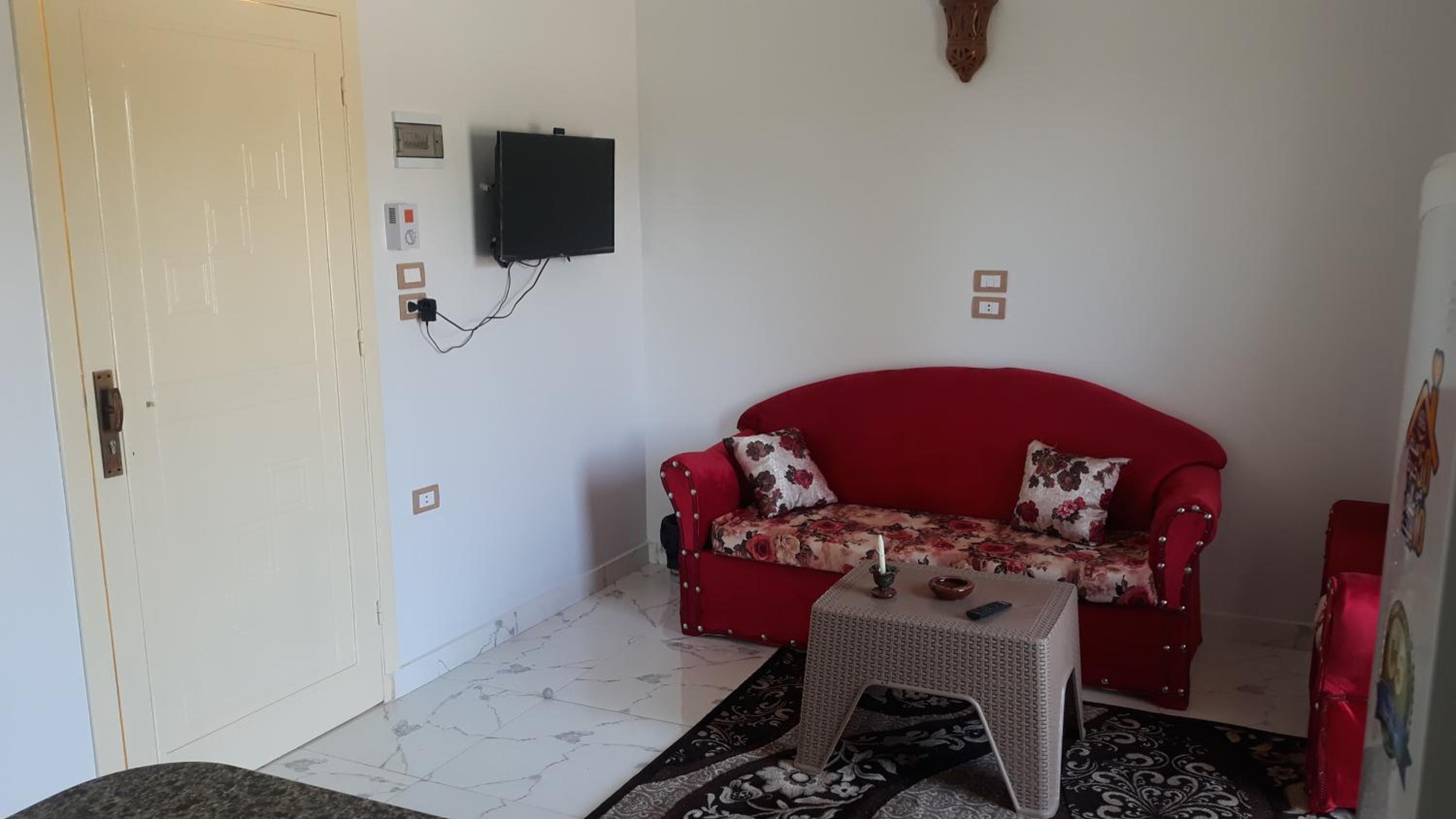 One-Bedroom Apartment - Photo 1