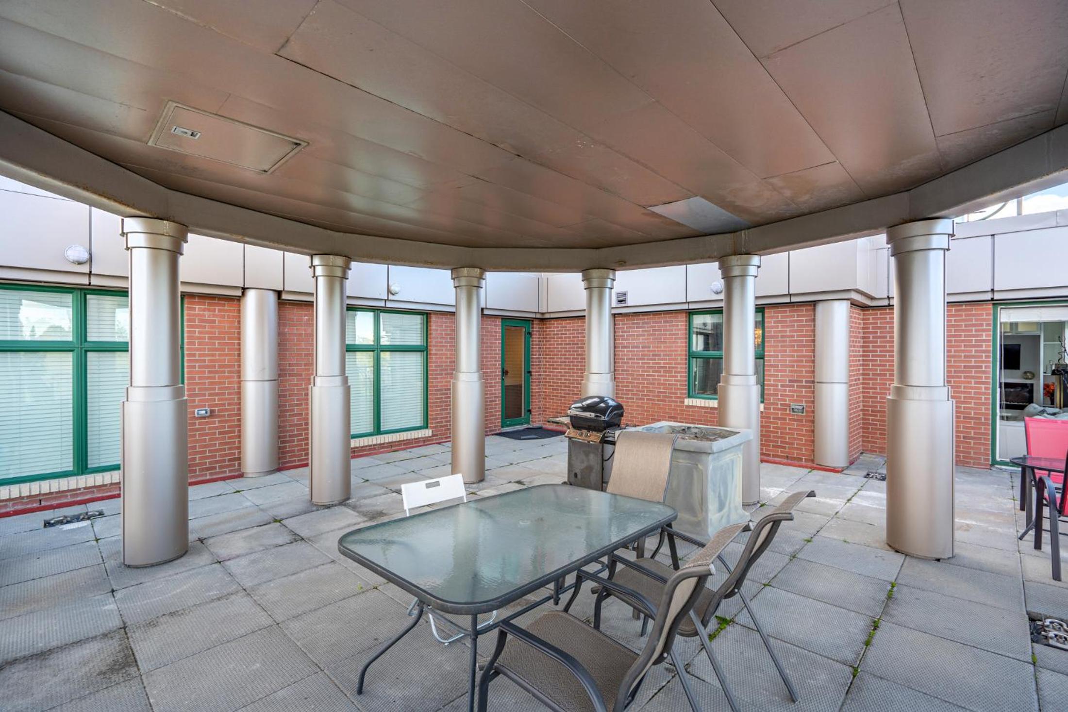 Penthouse Apartment - Photo 21