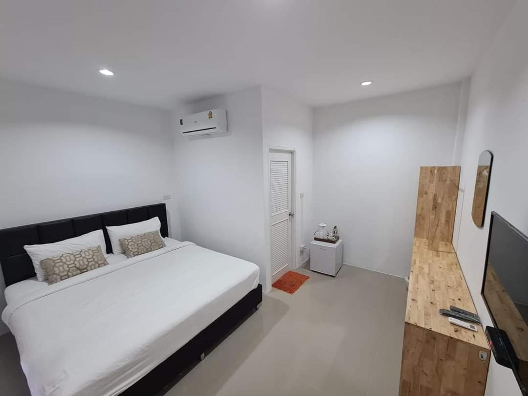 Double Room with Private Bathroom - Photo 12