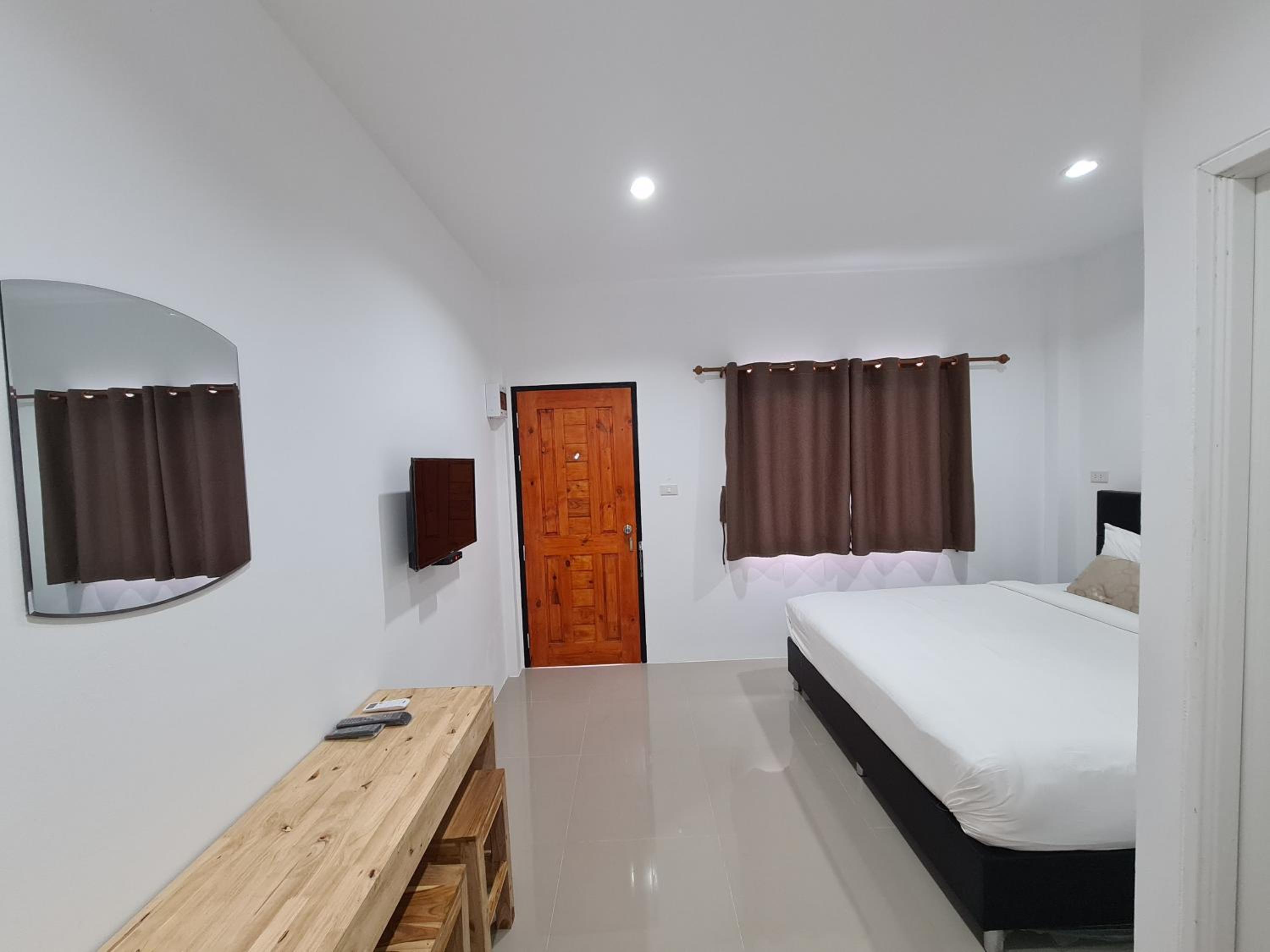 Double Room with Private Bathroom - Photo 11