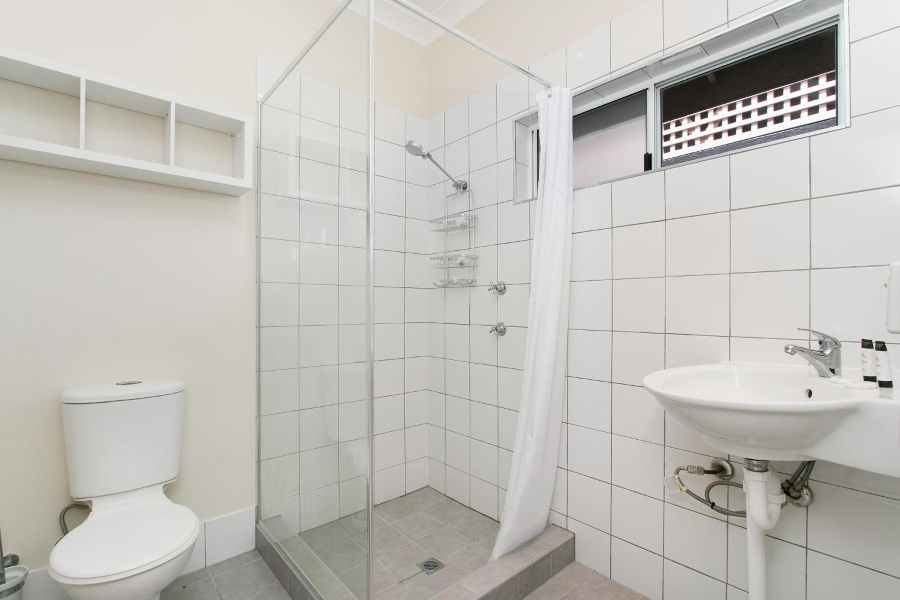 Deluxe Twin Room with Private Bathroom photo 2
