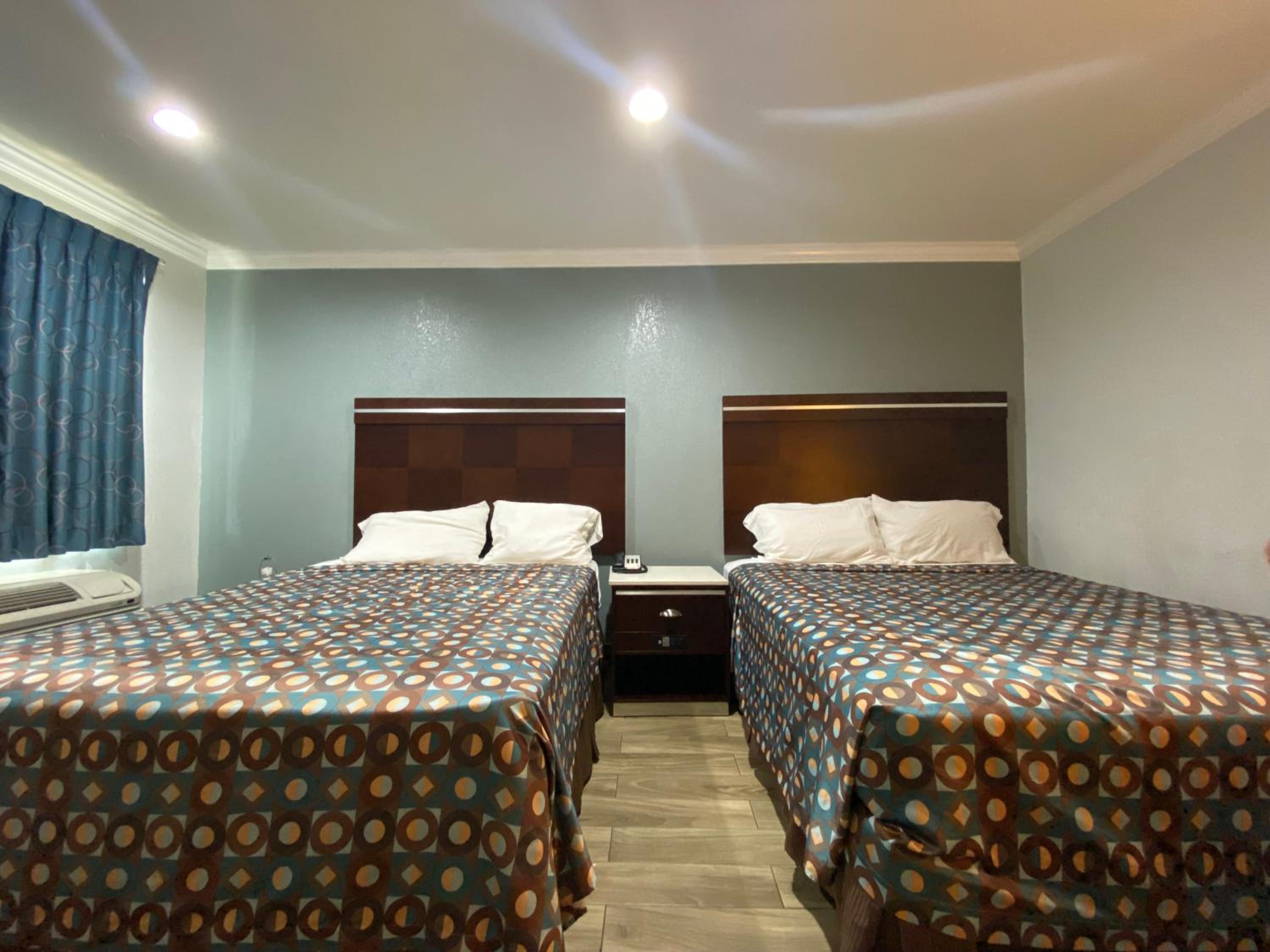 Room With Two Double Beds photo 3