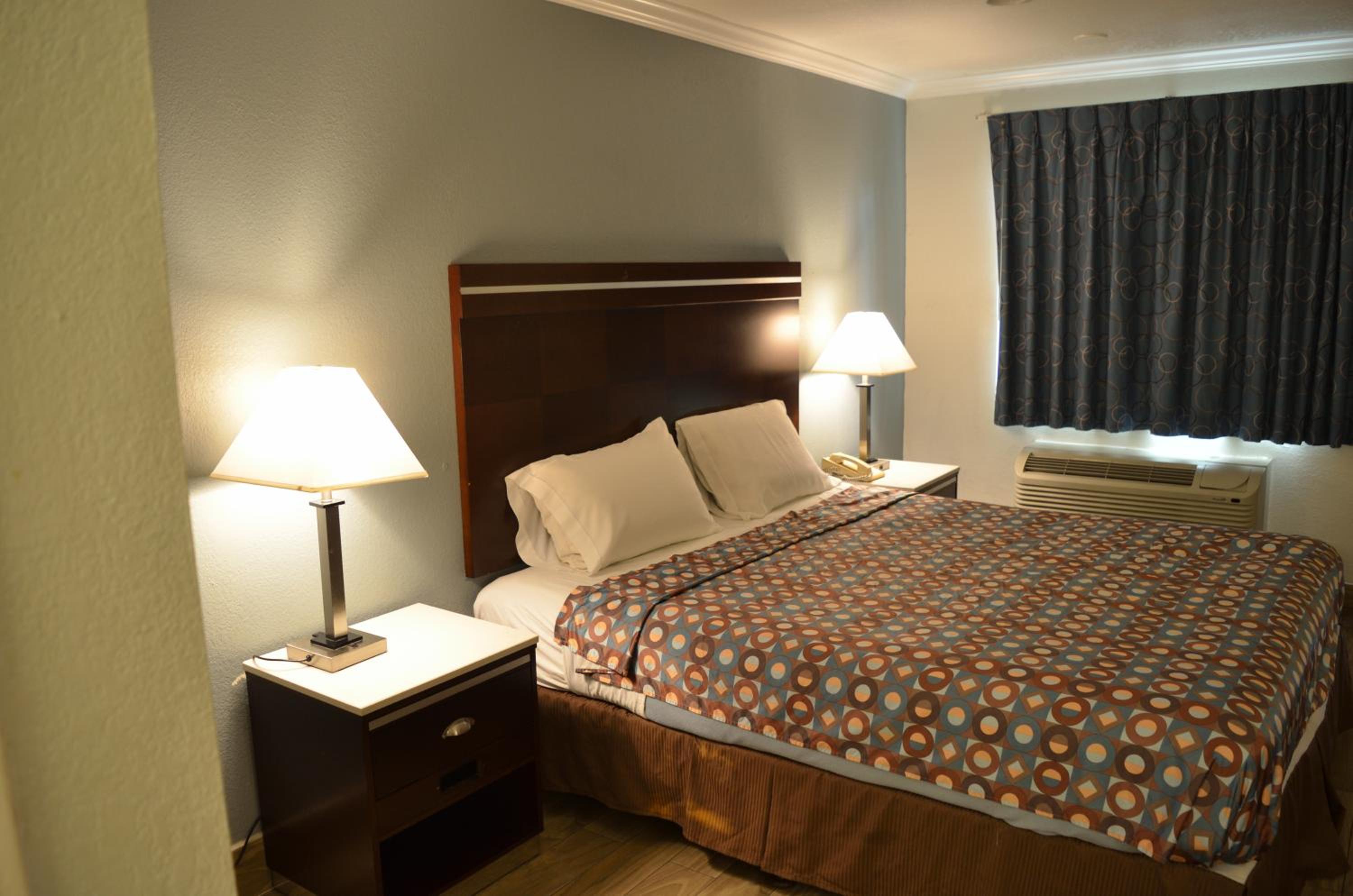 King Room (Non-Smoking) photo 2
