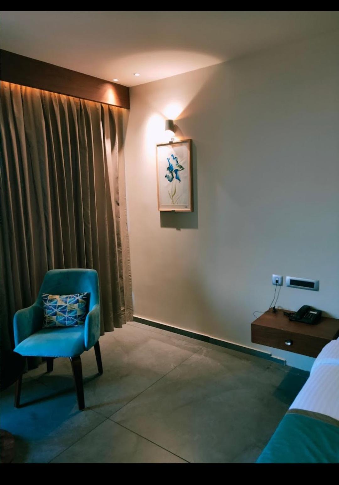 Queen Room with Two Queen Beds - Photo 7