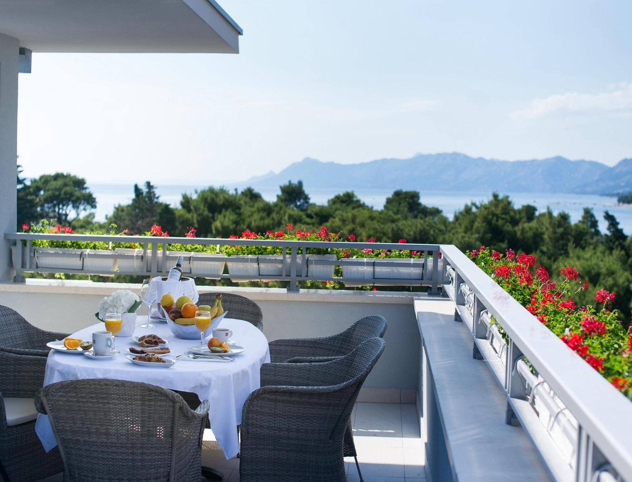 One-Bedroom Apartment with Balcony with sea View (2 Adults) photo 2