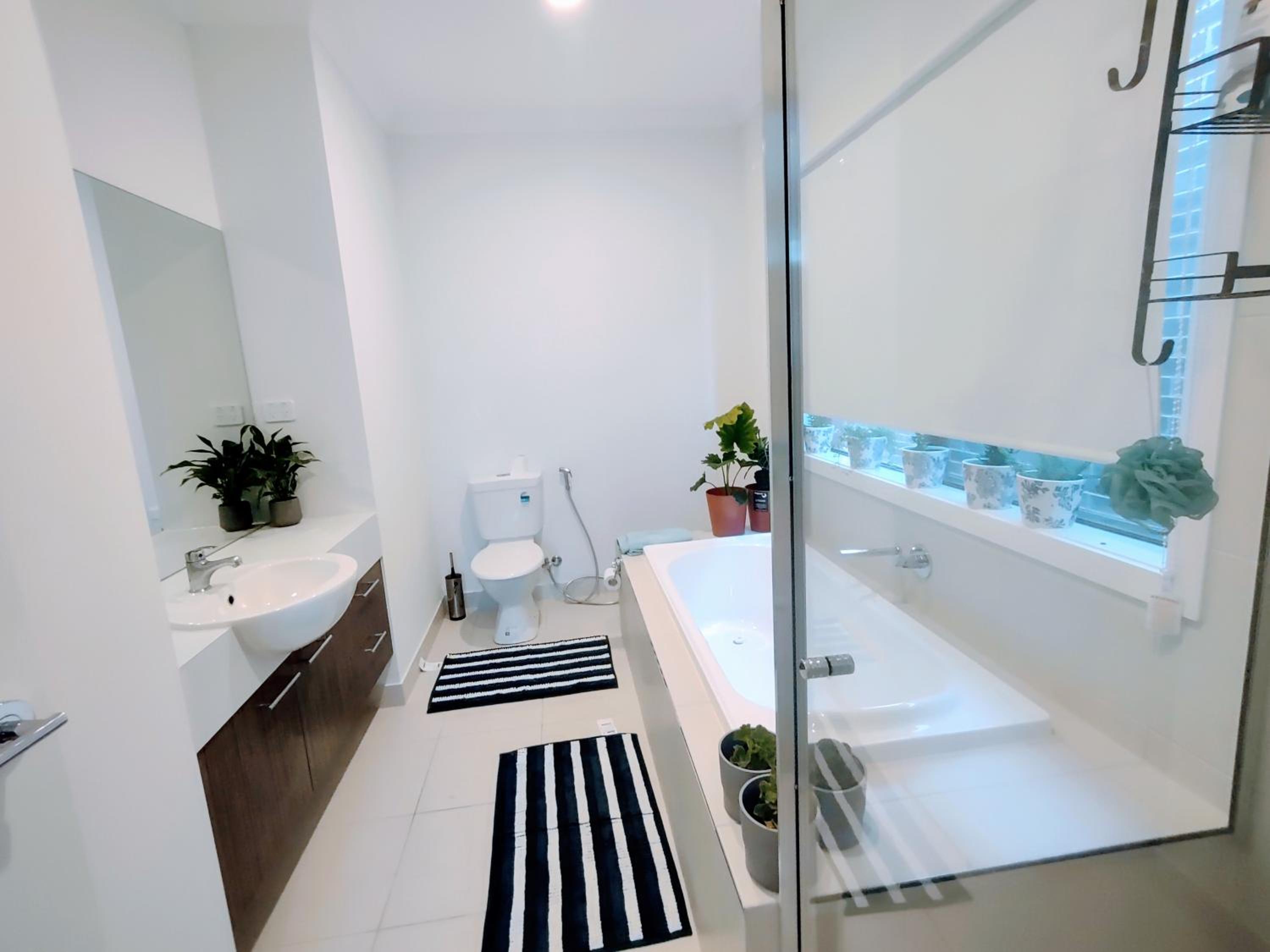 Deluxe Family Suite - Photo 7