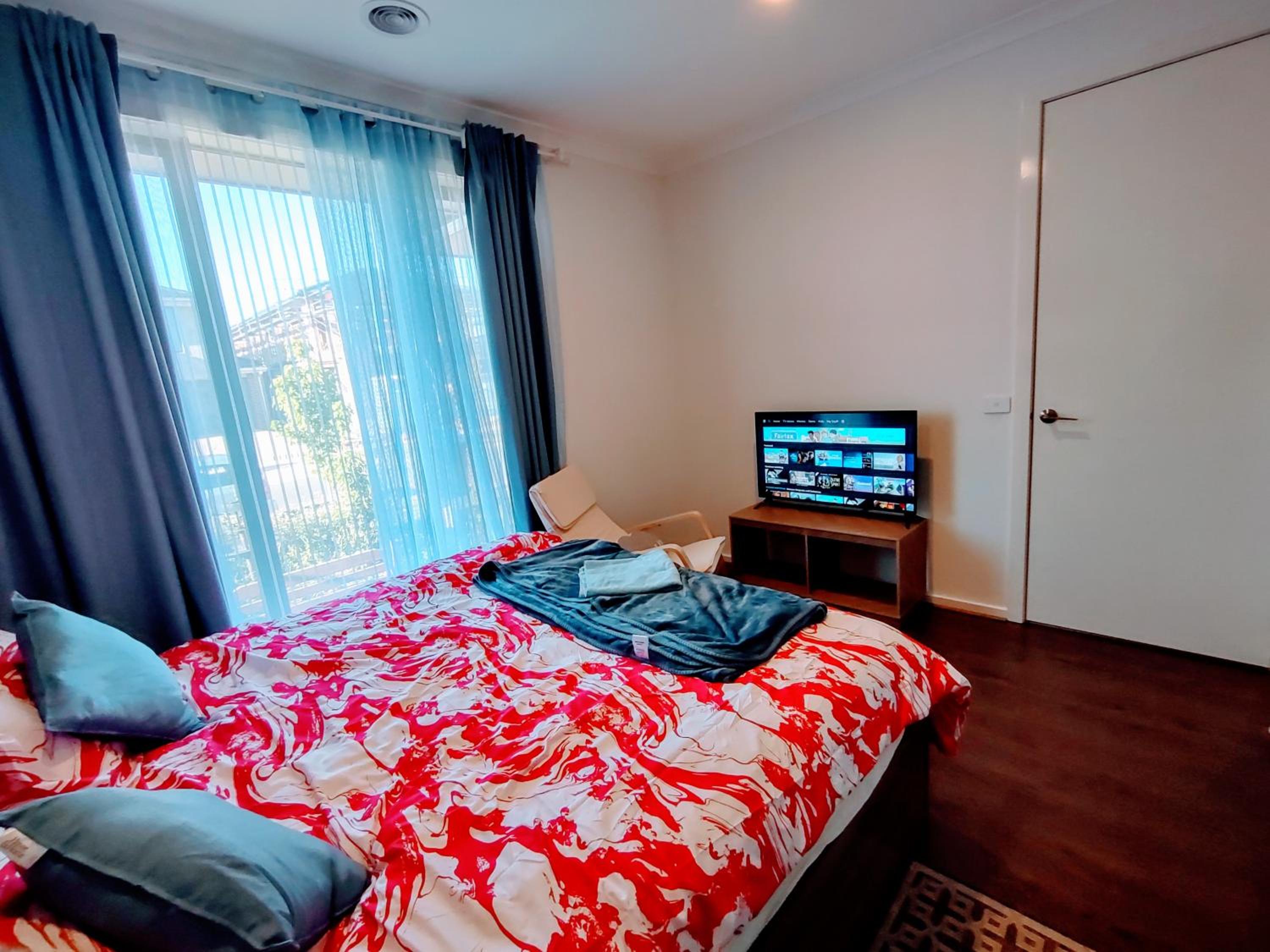 Deluxe Family Suite - Photo 8