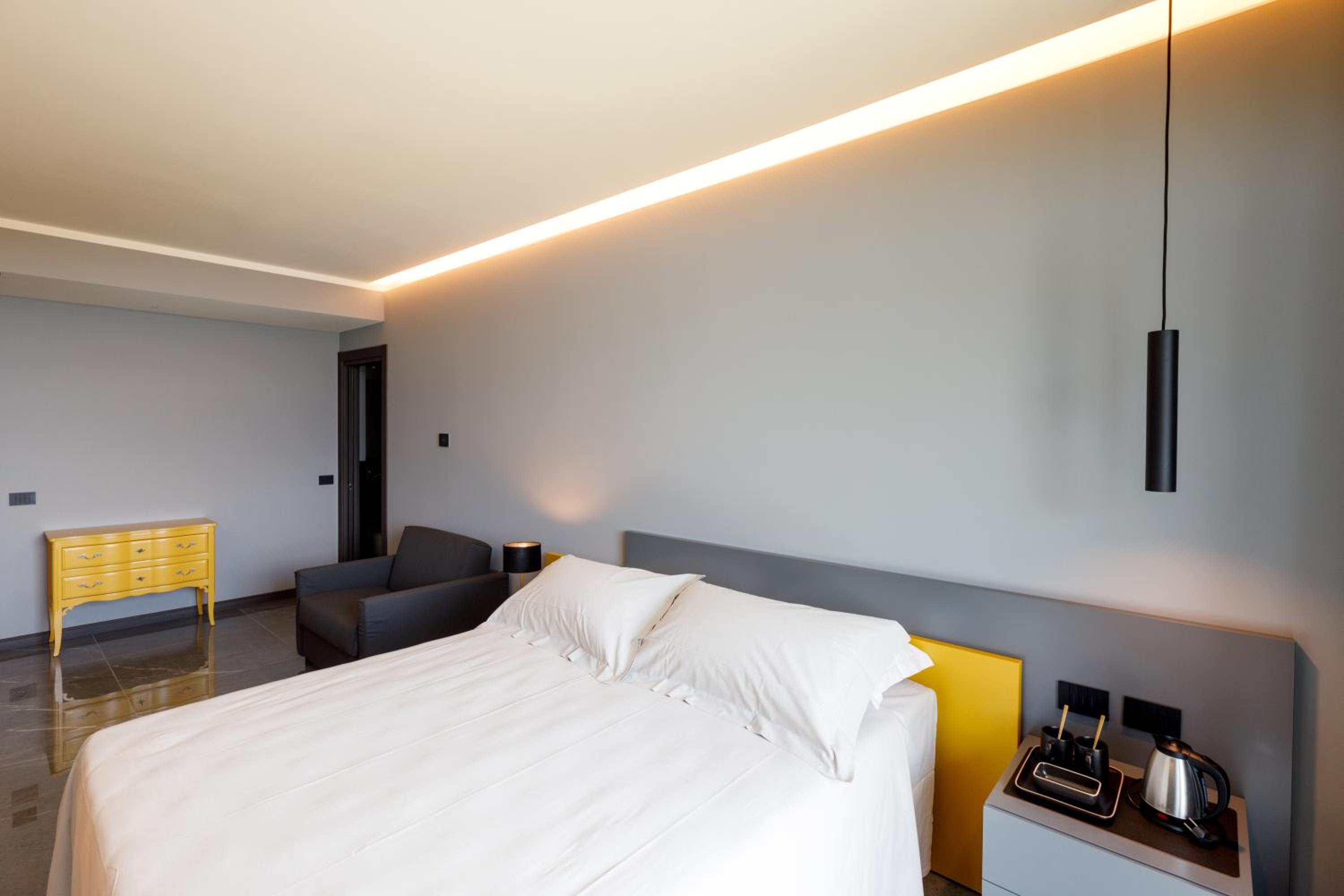 Triple Room with Lake View