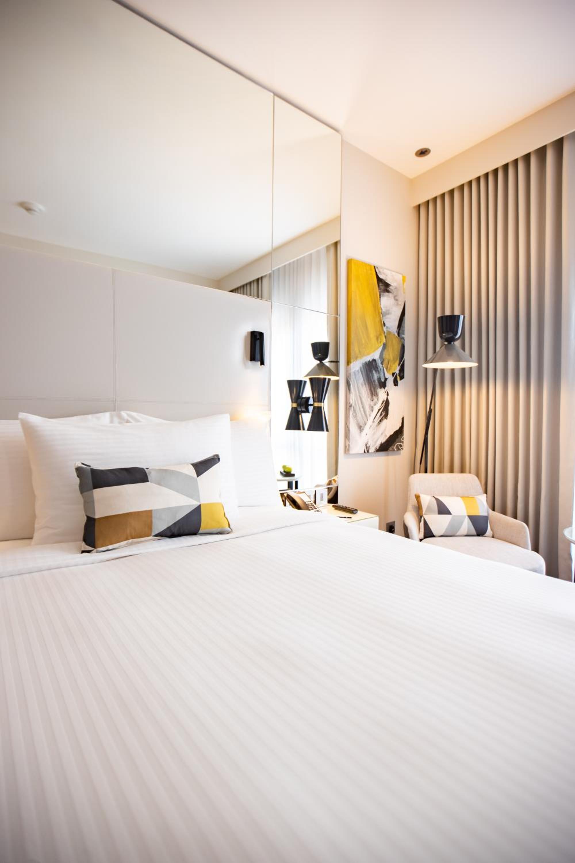 Centro Room - Queen Bed - Photo 4