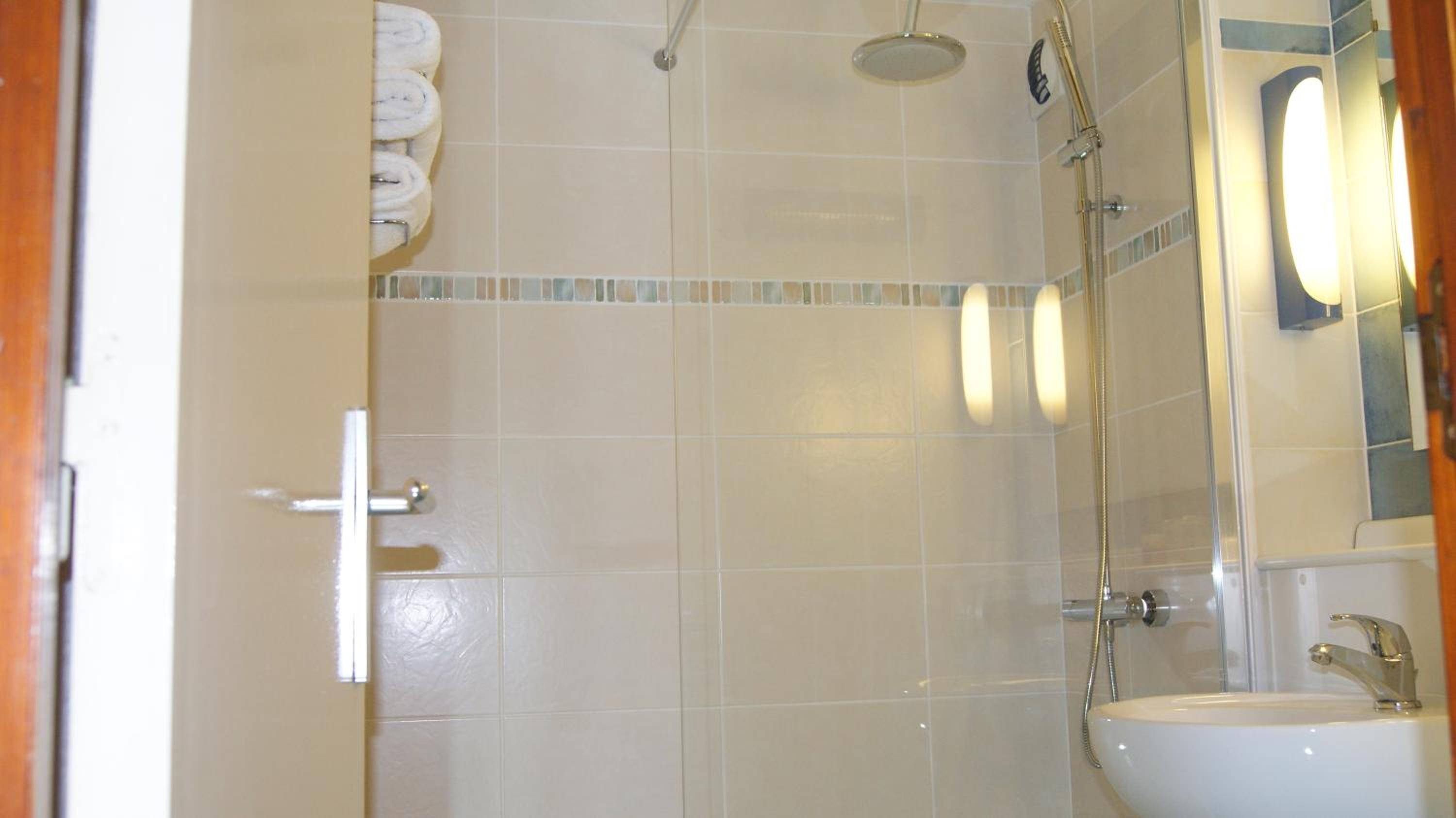 Double Room - Photo 8