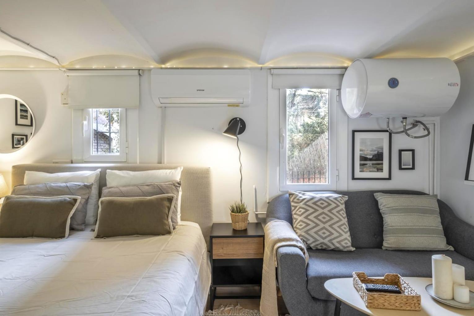 Studio Apartment photo 2
