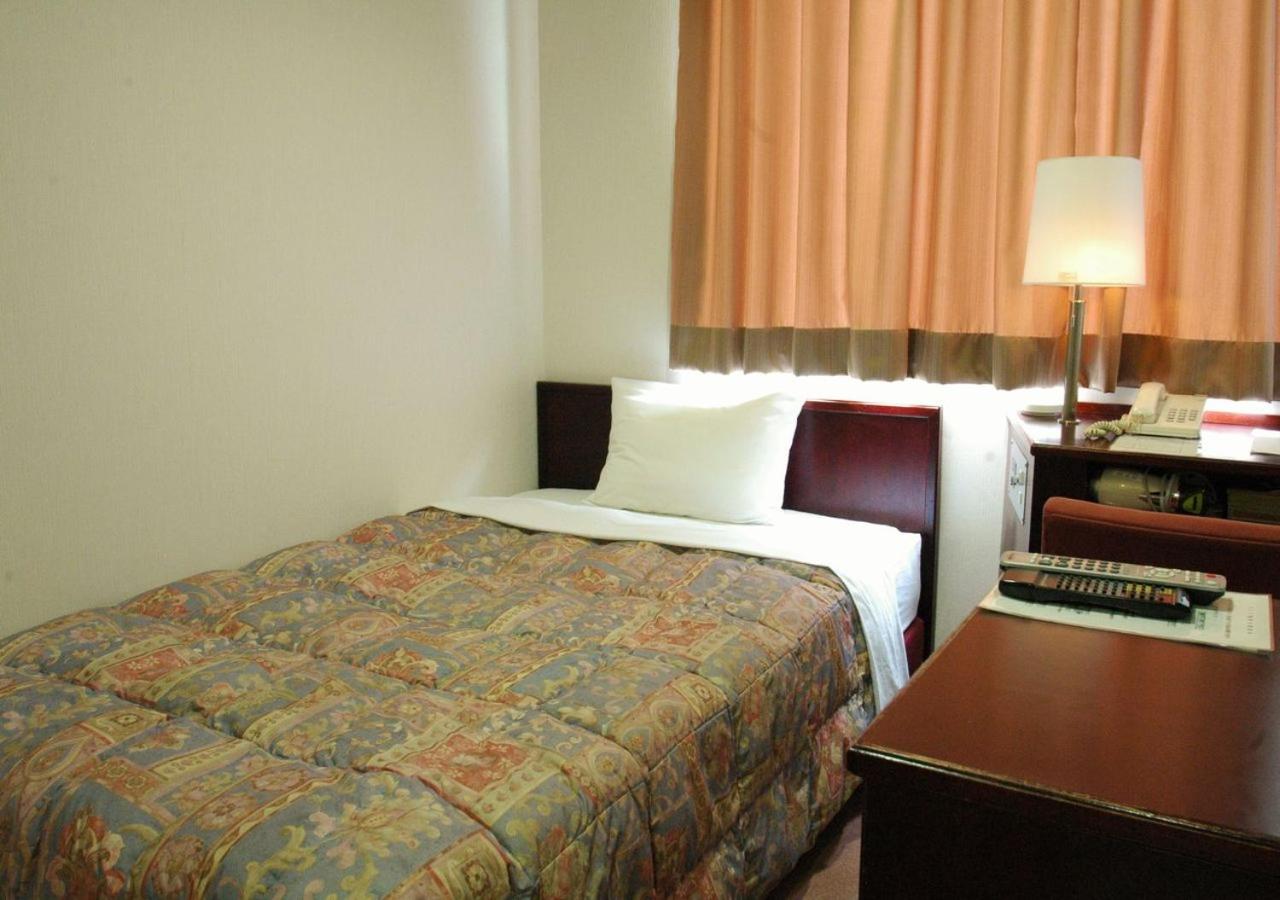 Small Double Room - Smoking - Photo 1