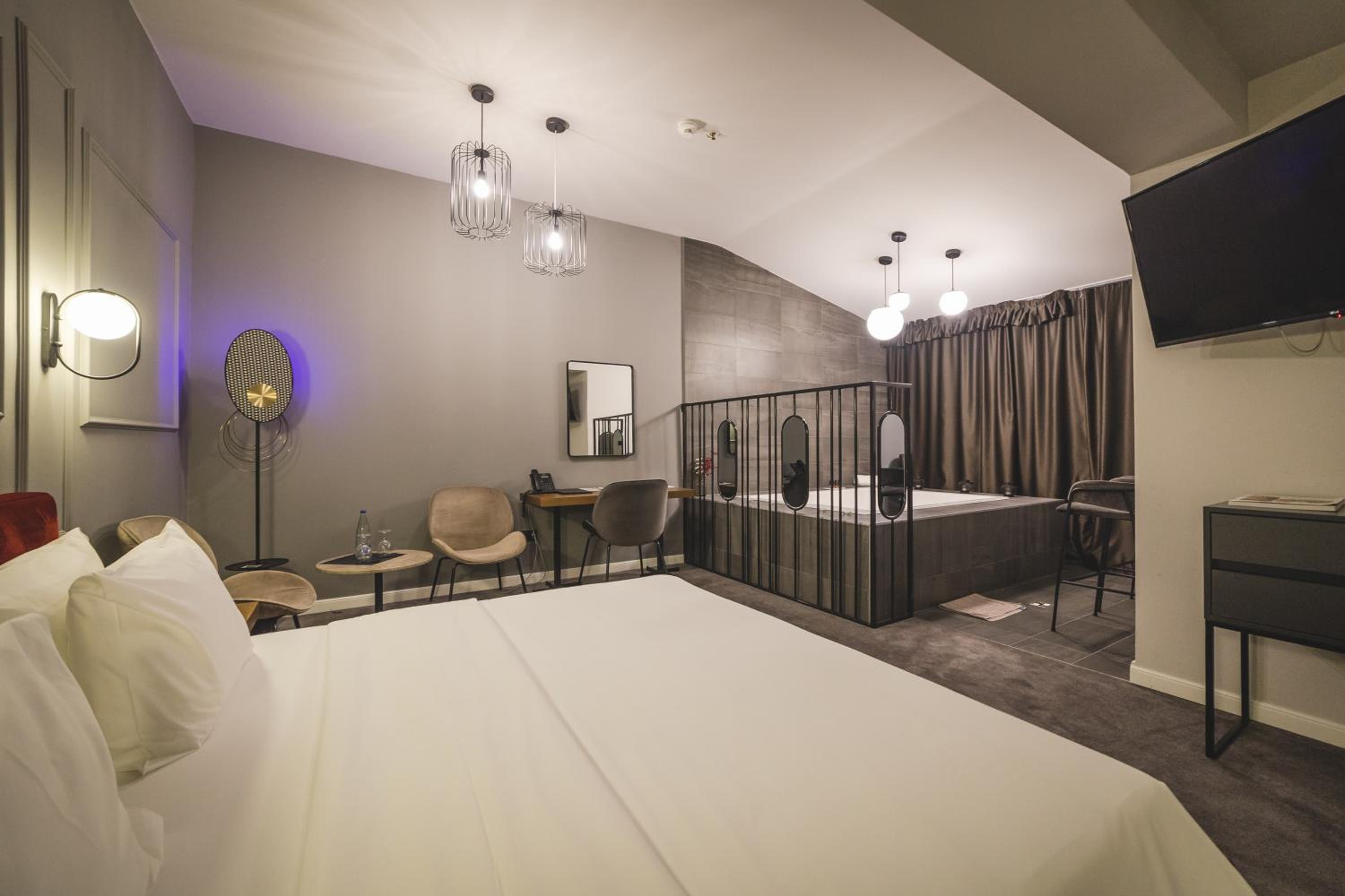 Deluxe Suite - Photo 1