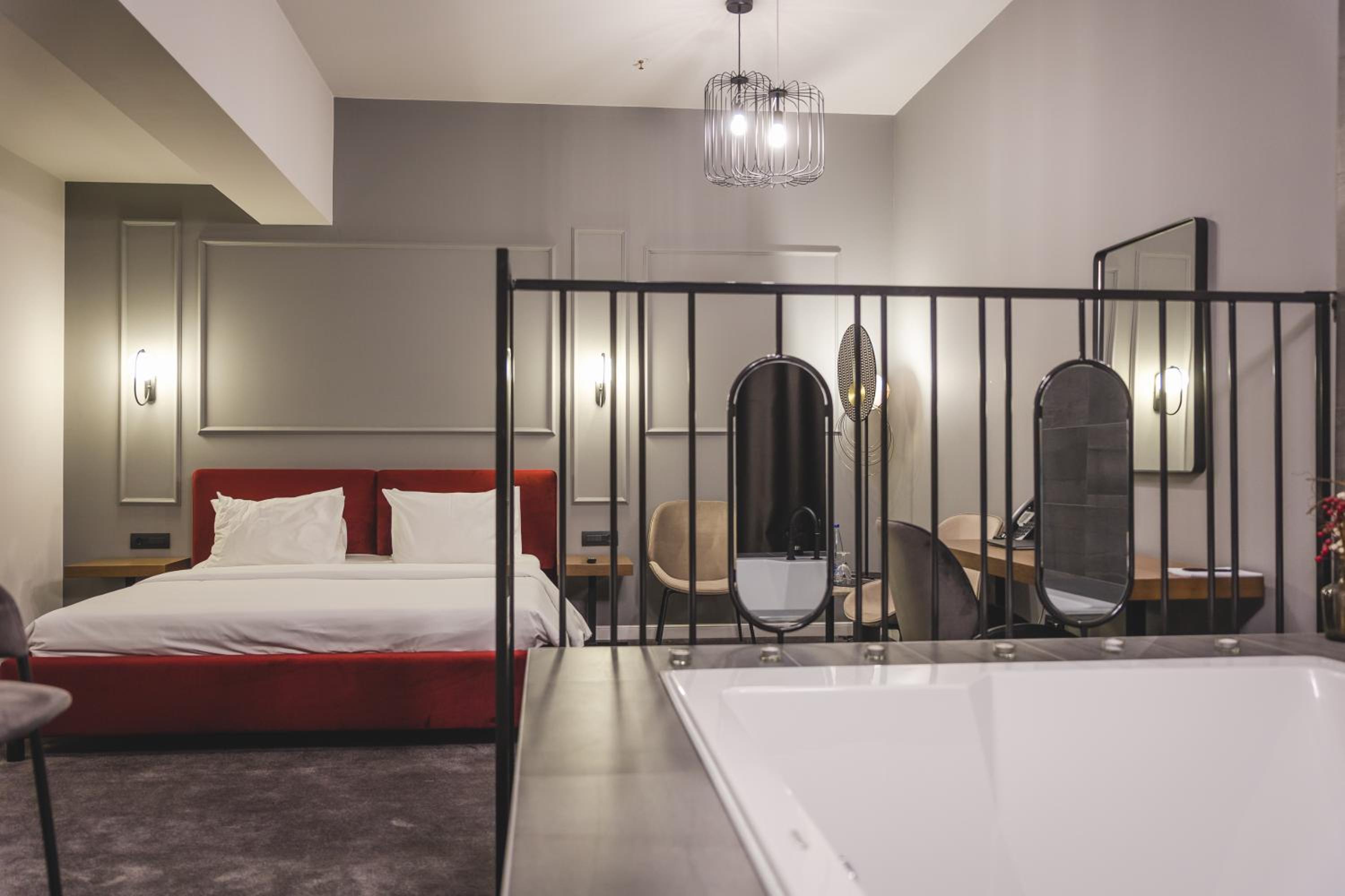Deluxe Suite - Photo 6