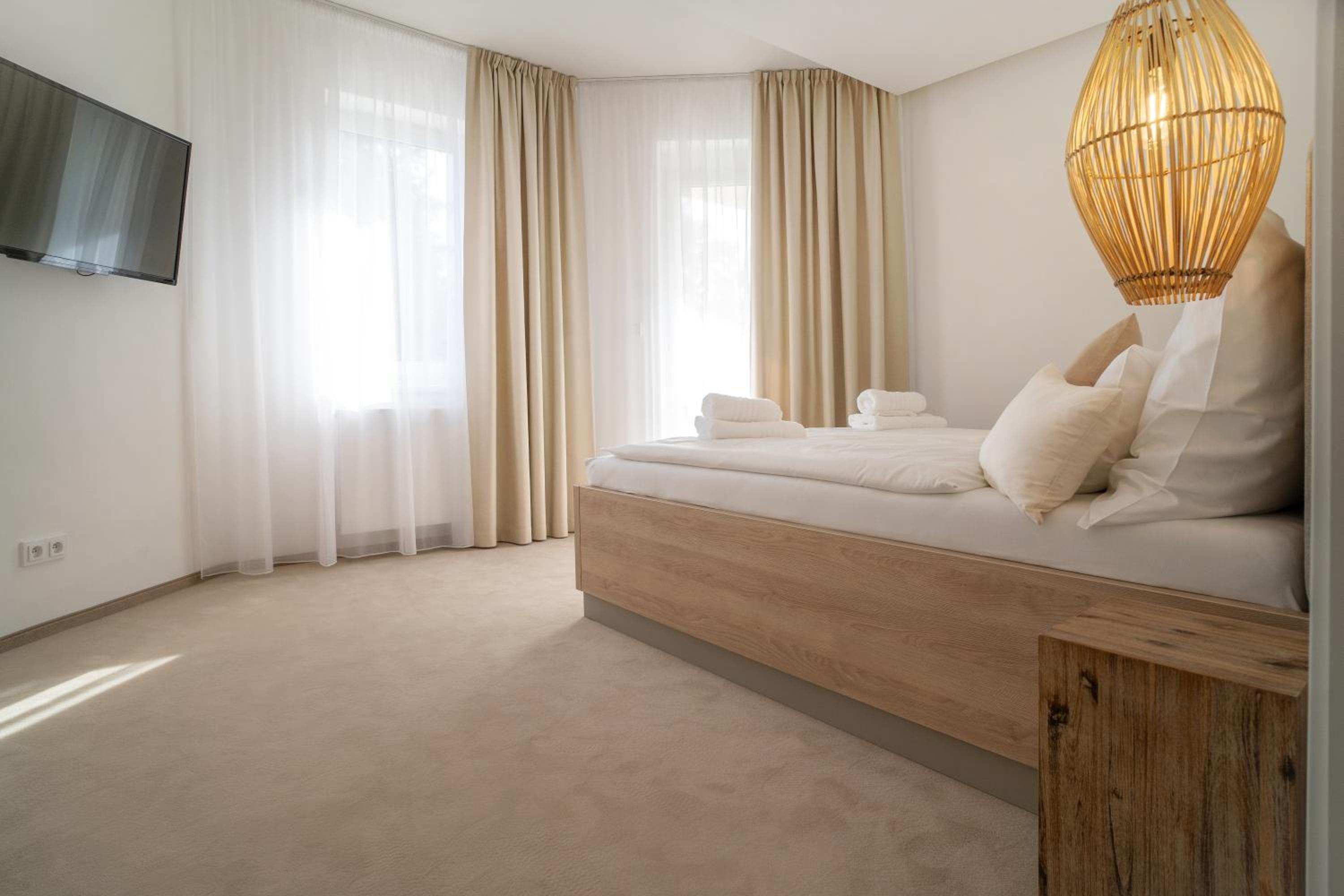 Deluxe Double or Twin Room with Balcony - Photo 5