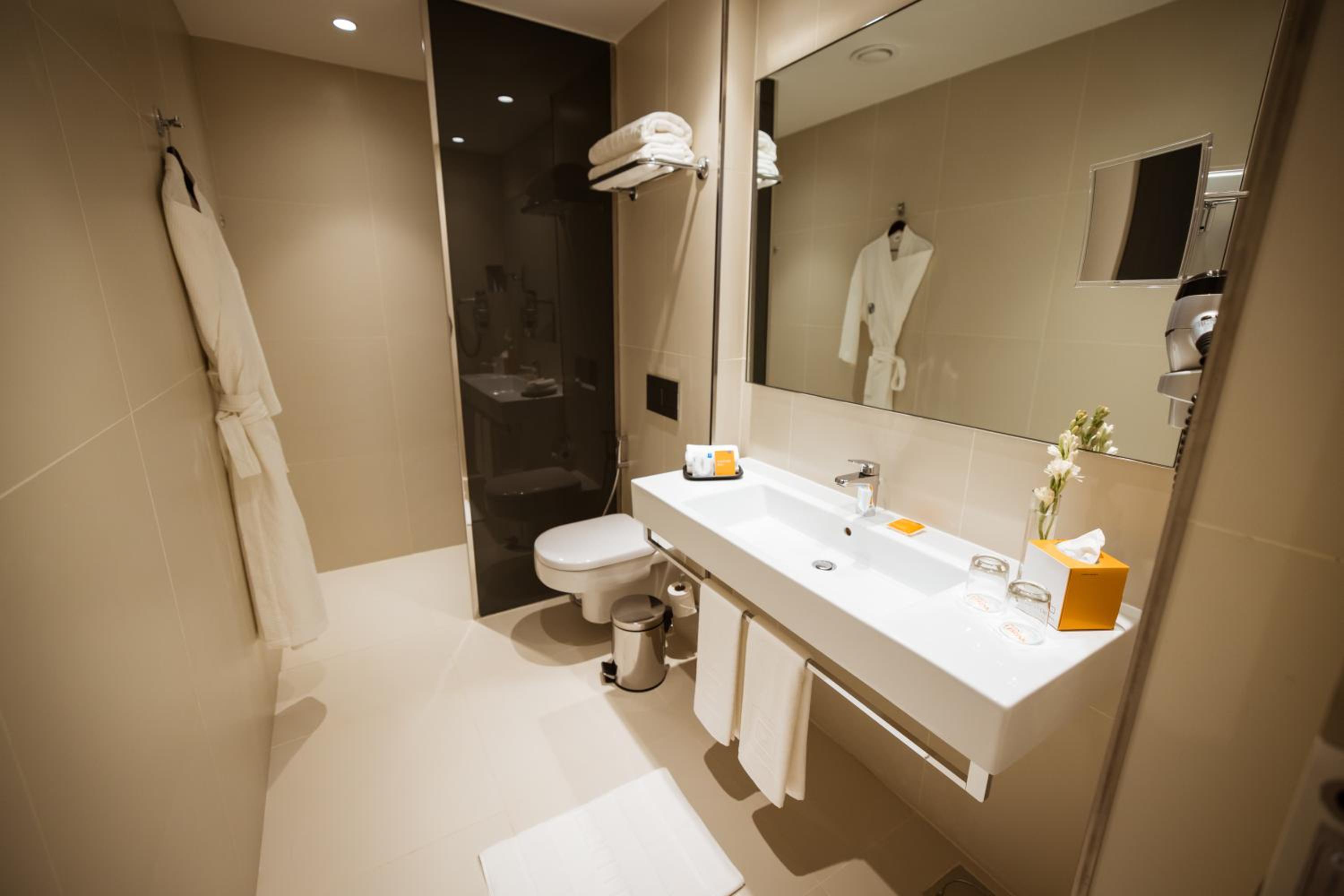 Centro Room - Queen Bed - Photo 3