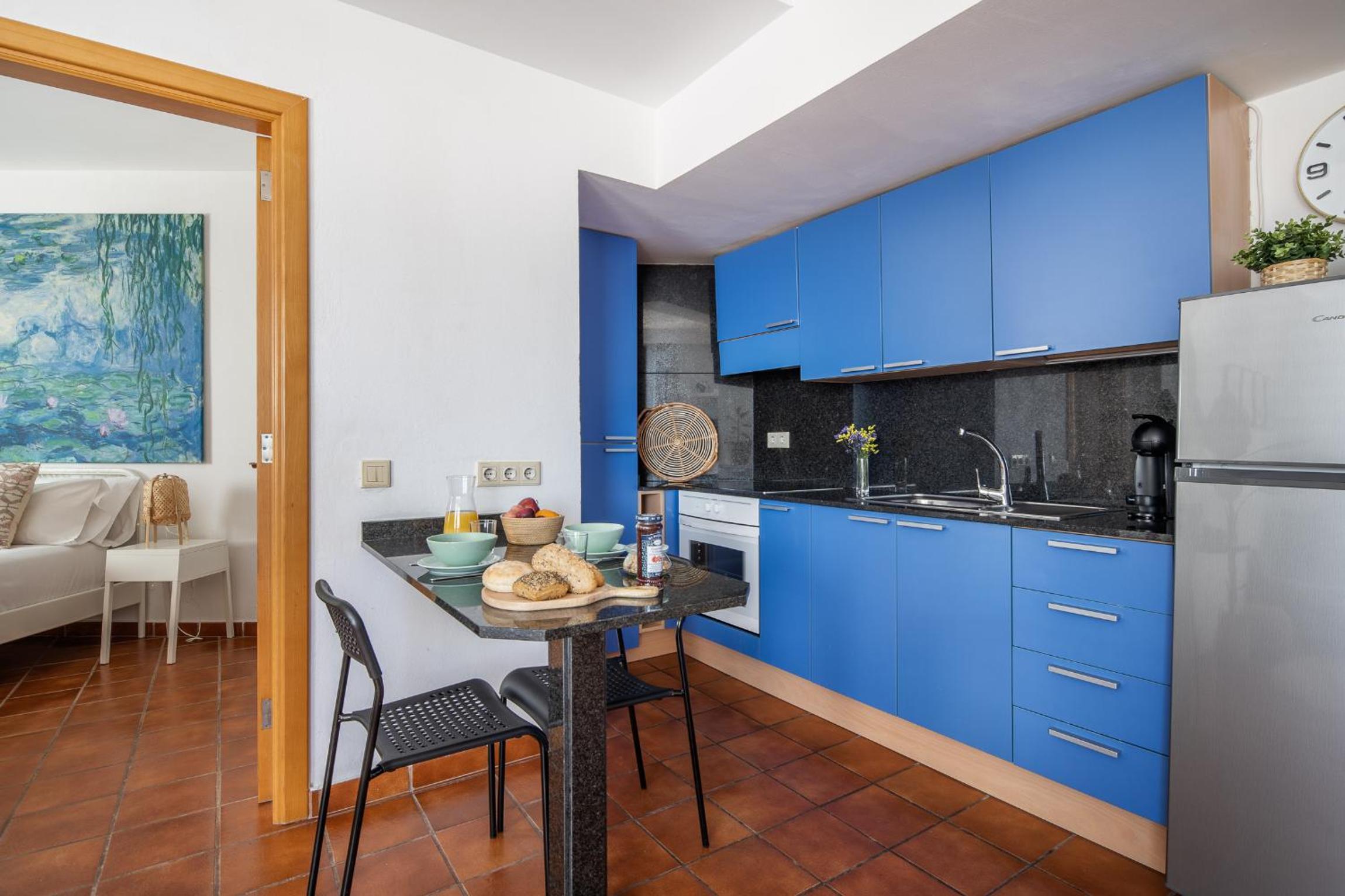 One-Bedroom Apartment photo 2