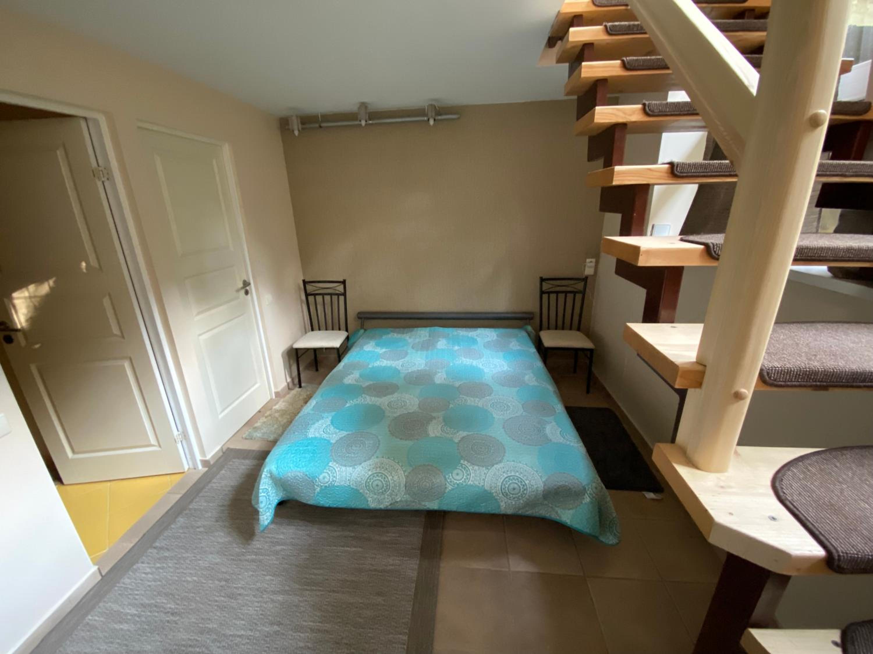 One-Bedroom Apartment photo 2