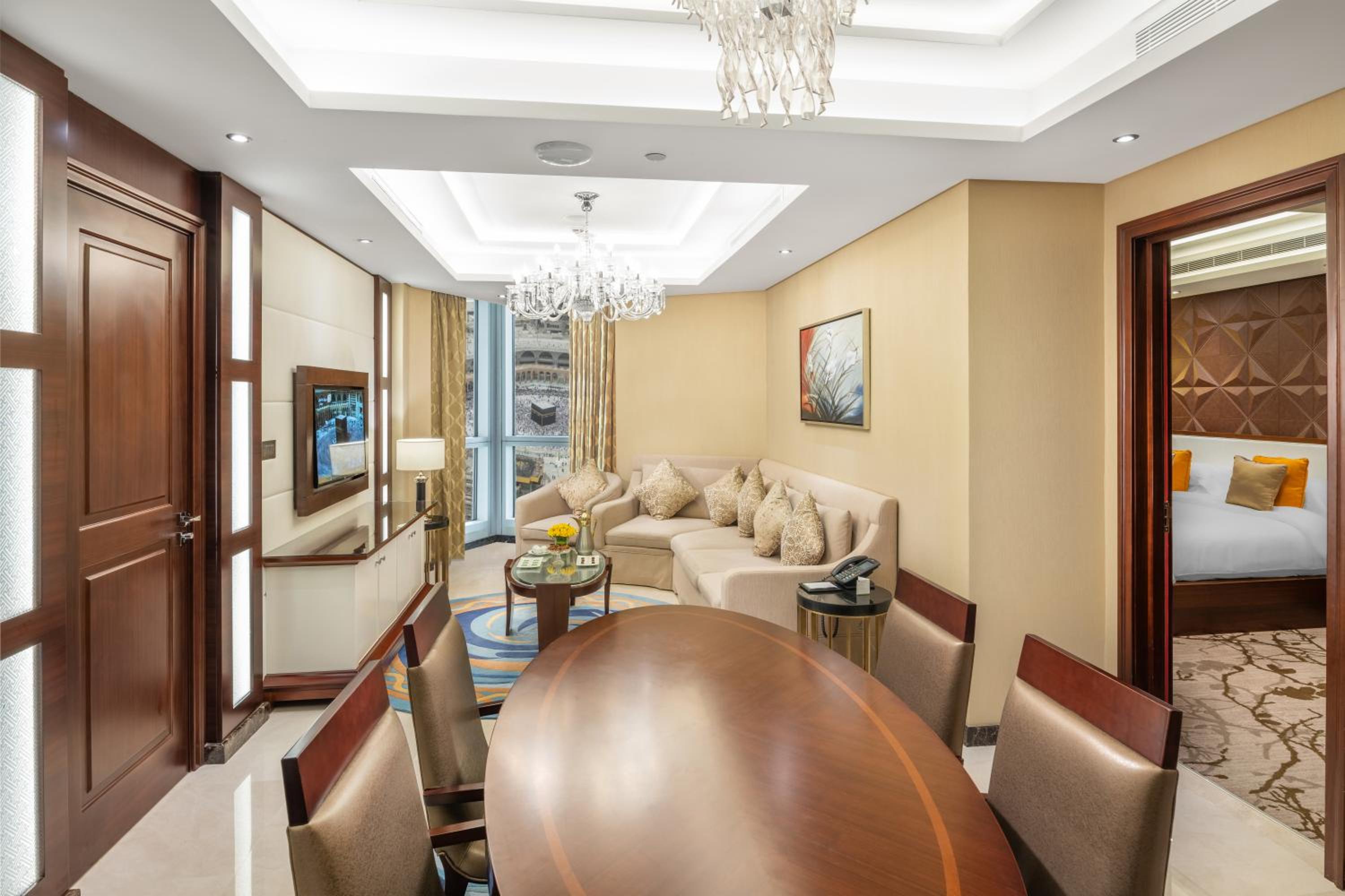 Spacious Partial Kaaba View One Bedroom Suite thumbnail 5