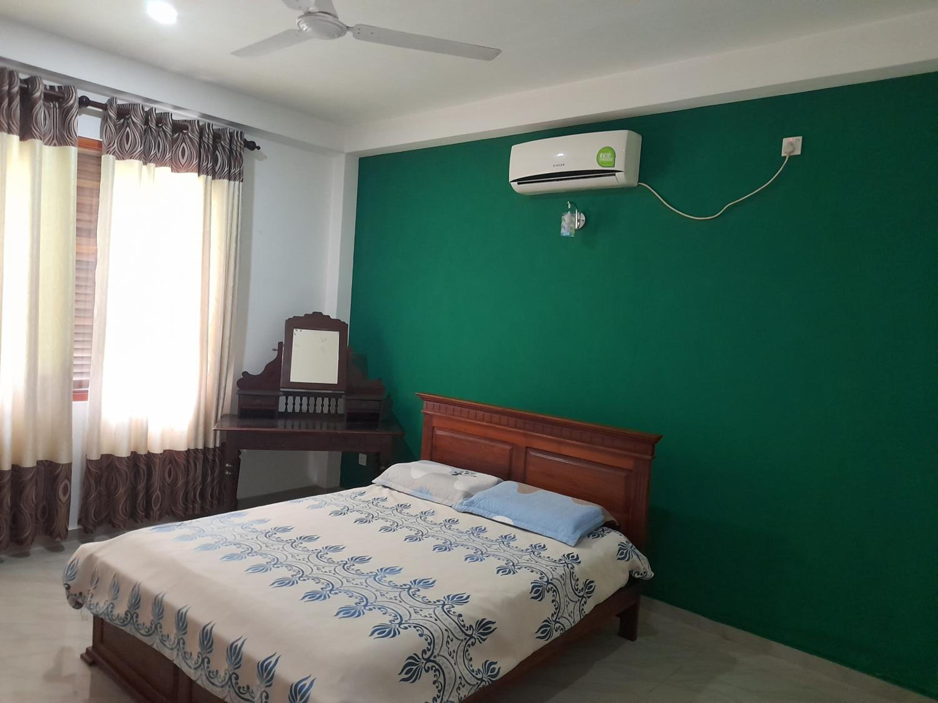 Deluxe Double Room (2 Adults + 1 Child)