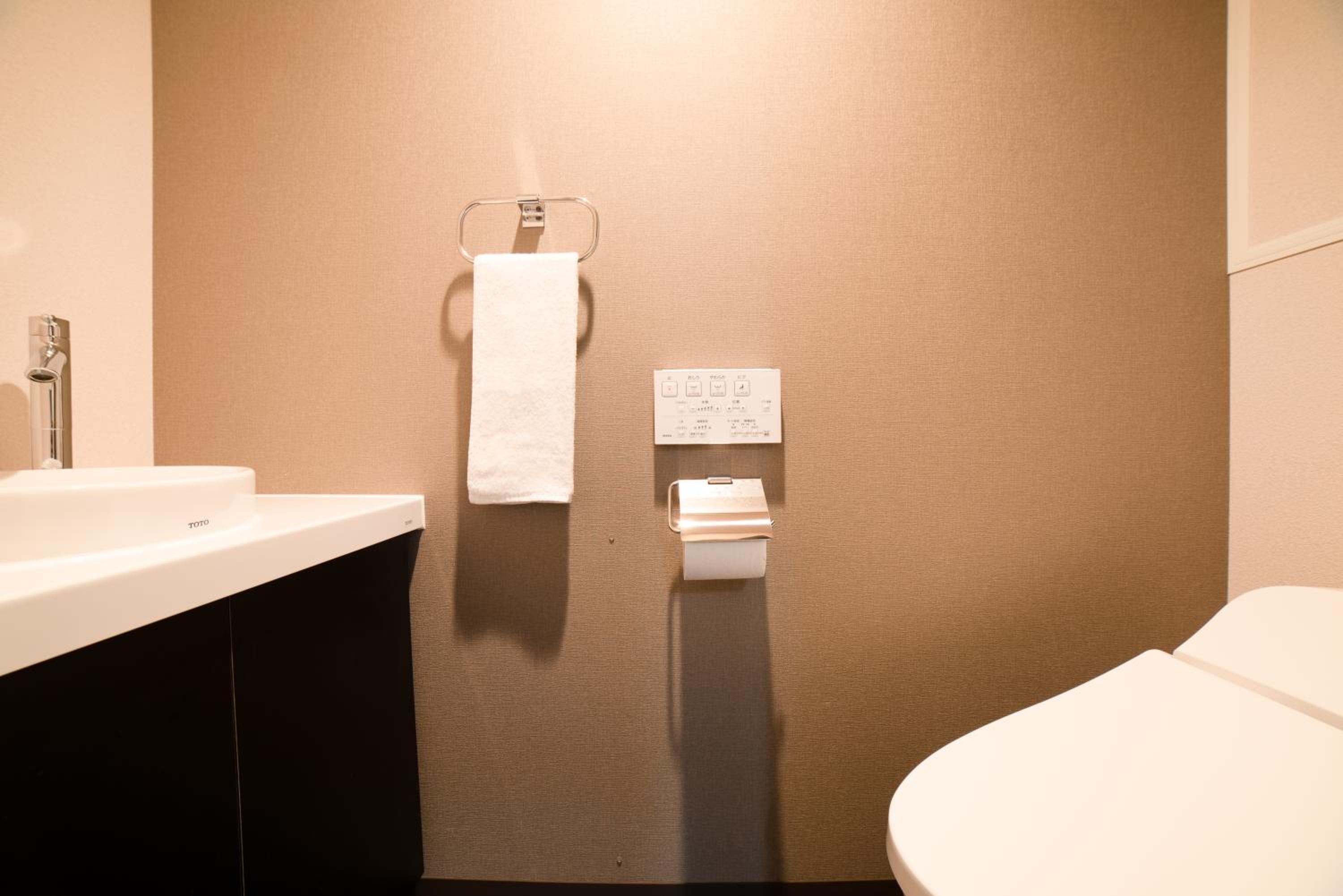 Executive Suite - Photo 8