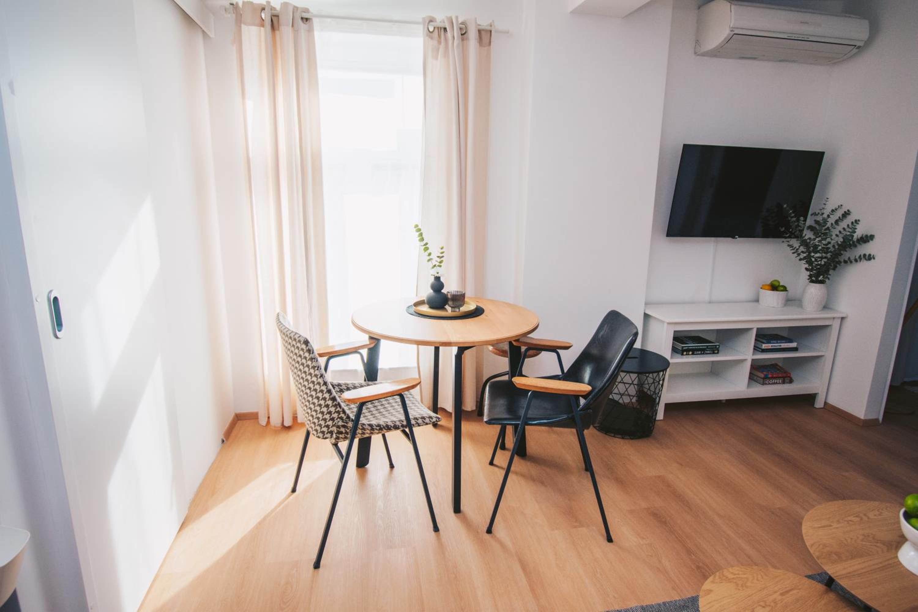One-Bedroom Apartment - Photo 14