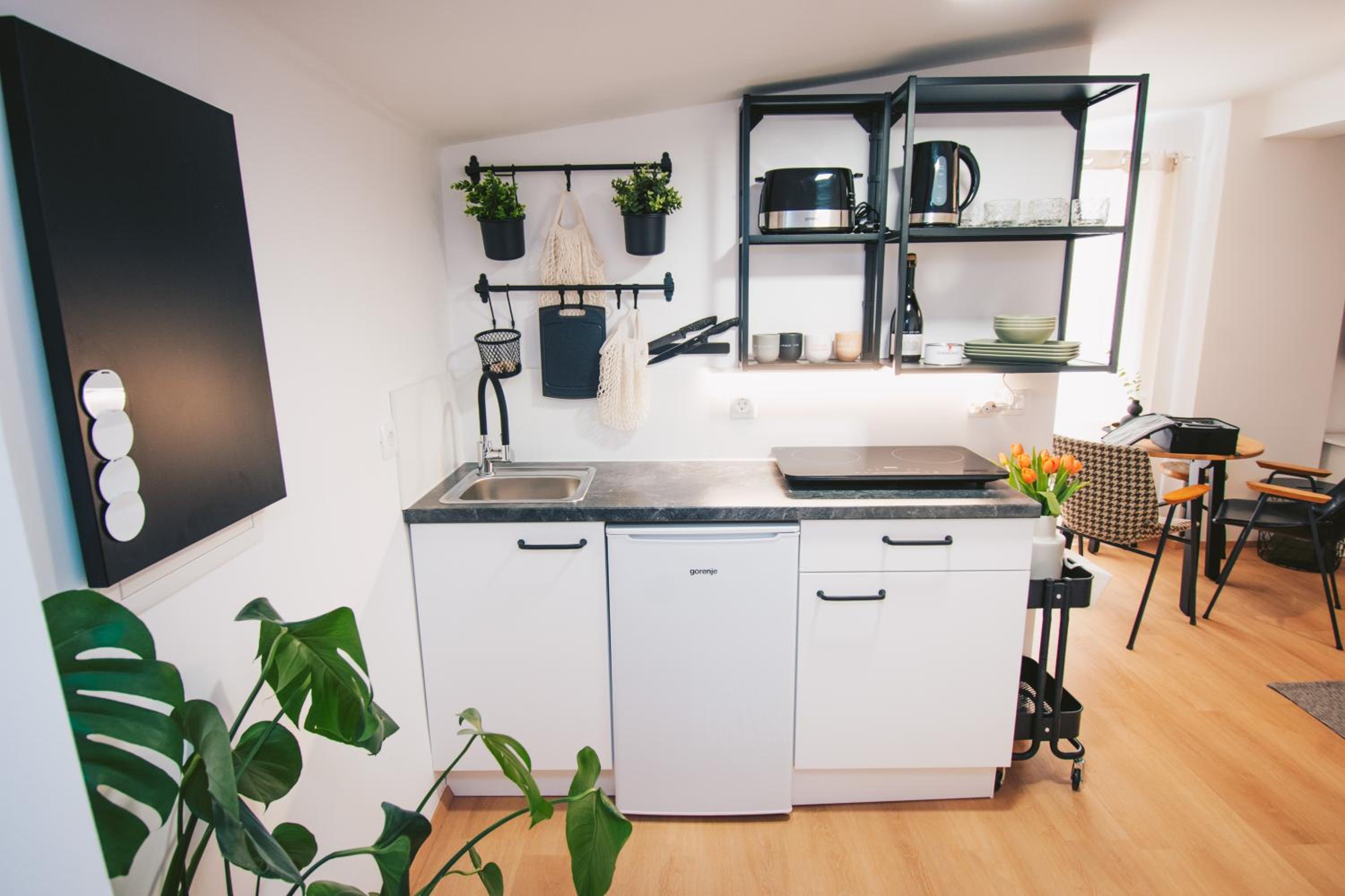 One-Bedroom Apartment - Photo 11