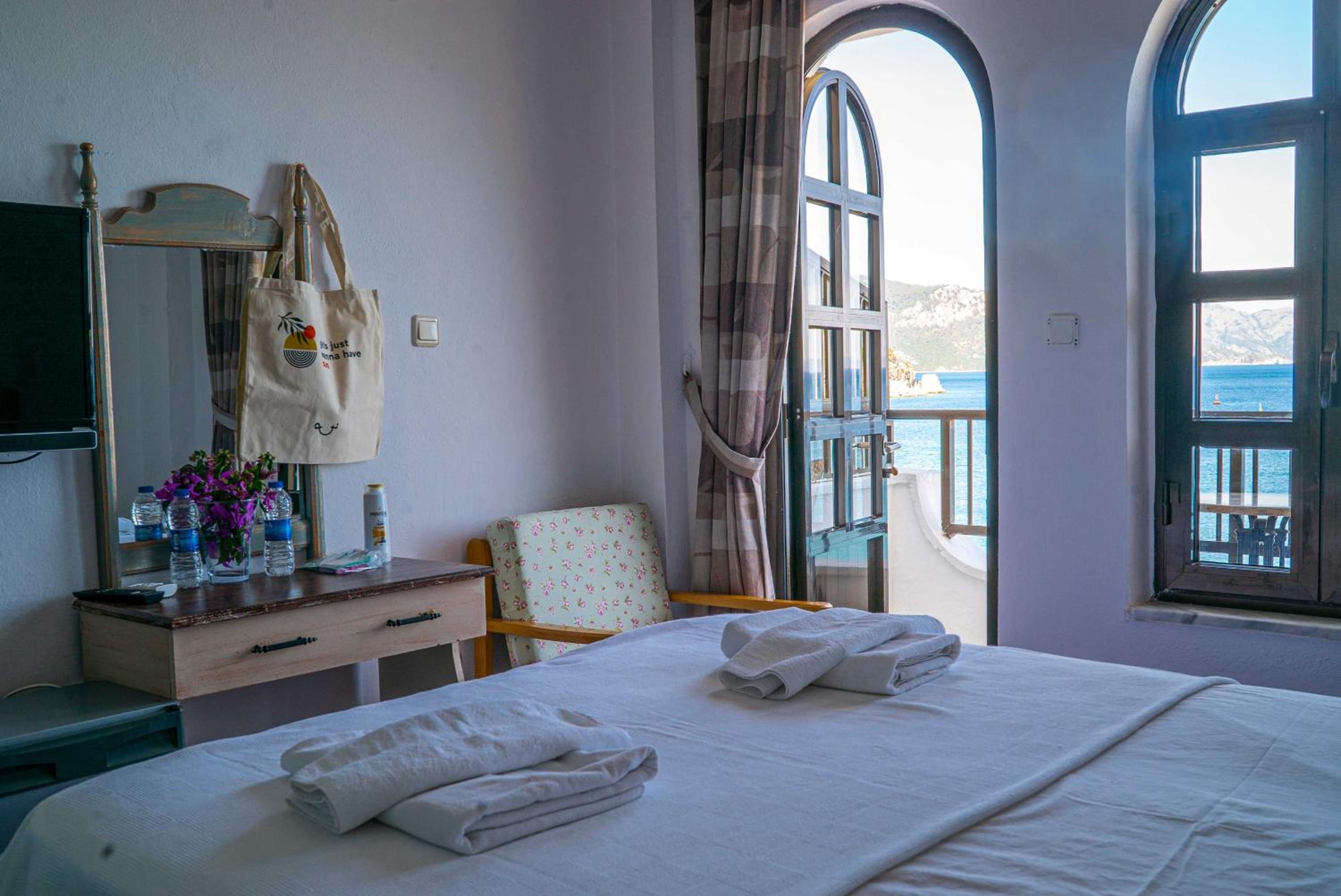 Double or Twin Room with Sea View - Photo 1