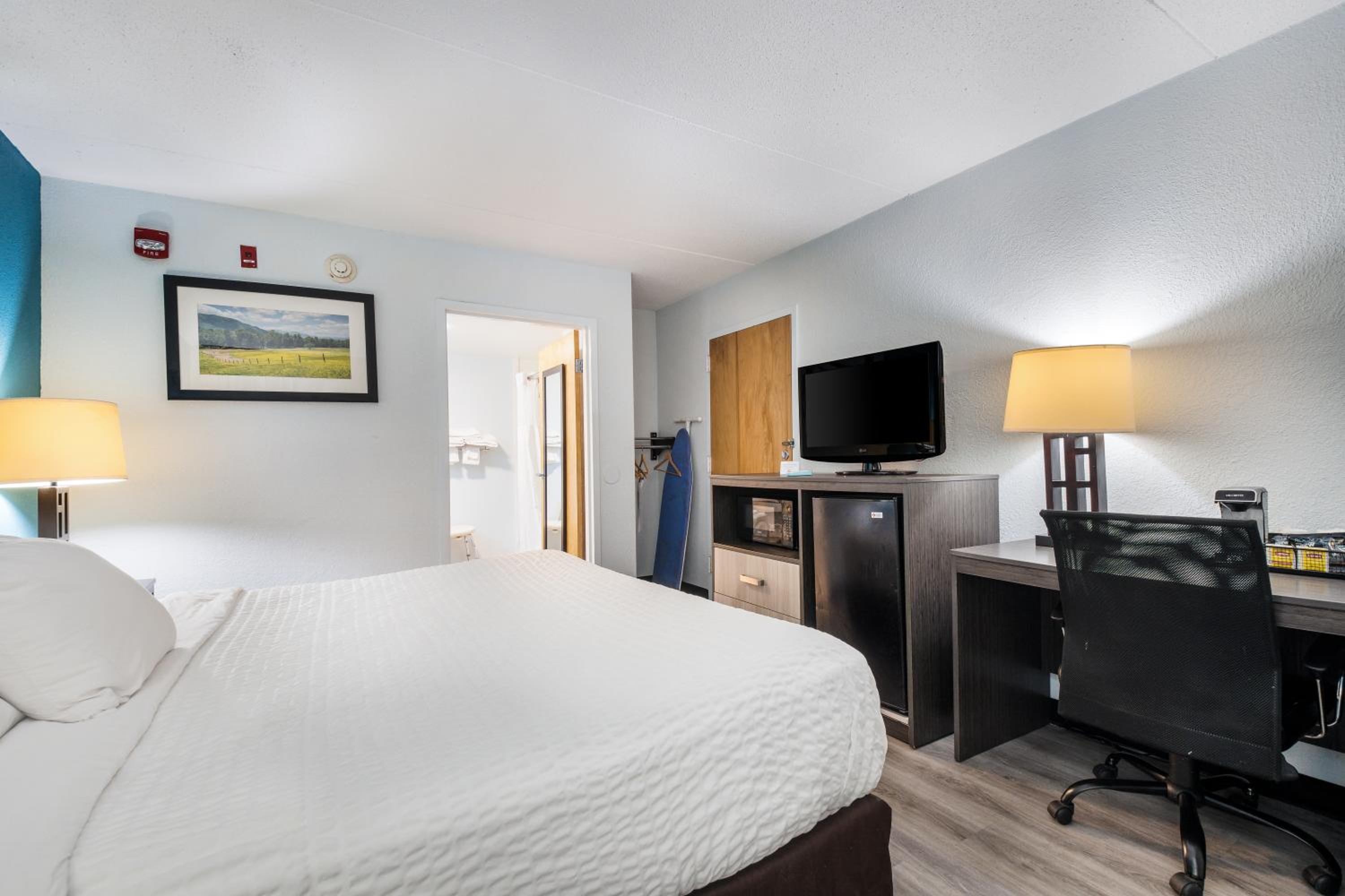 King Room - Accessible/Non-Smoking - Photo 1