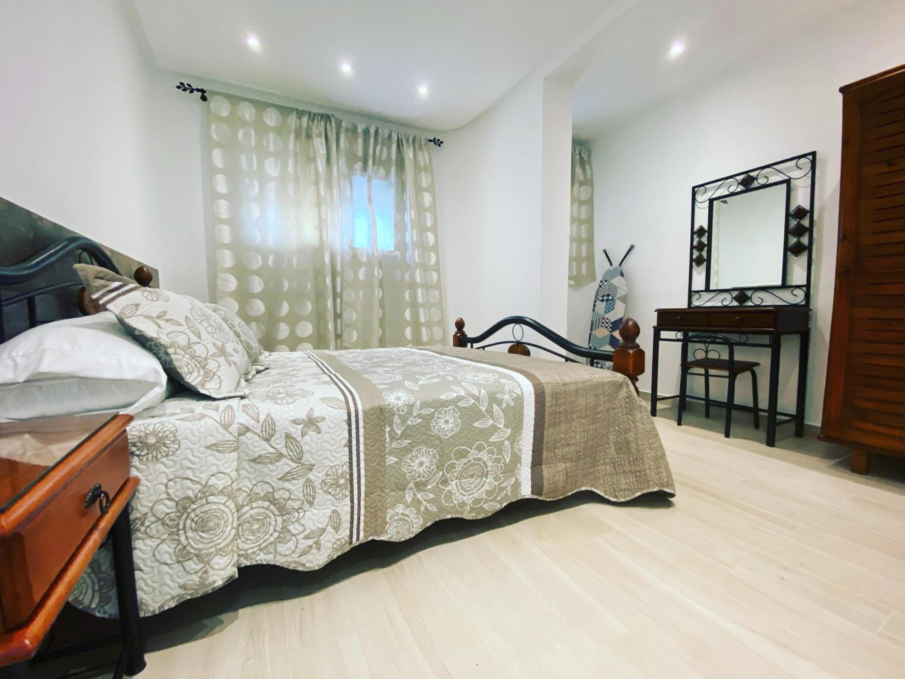 Three-Bedroom Apartment with Sea View photo 3