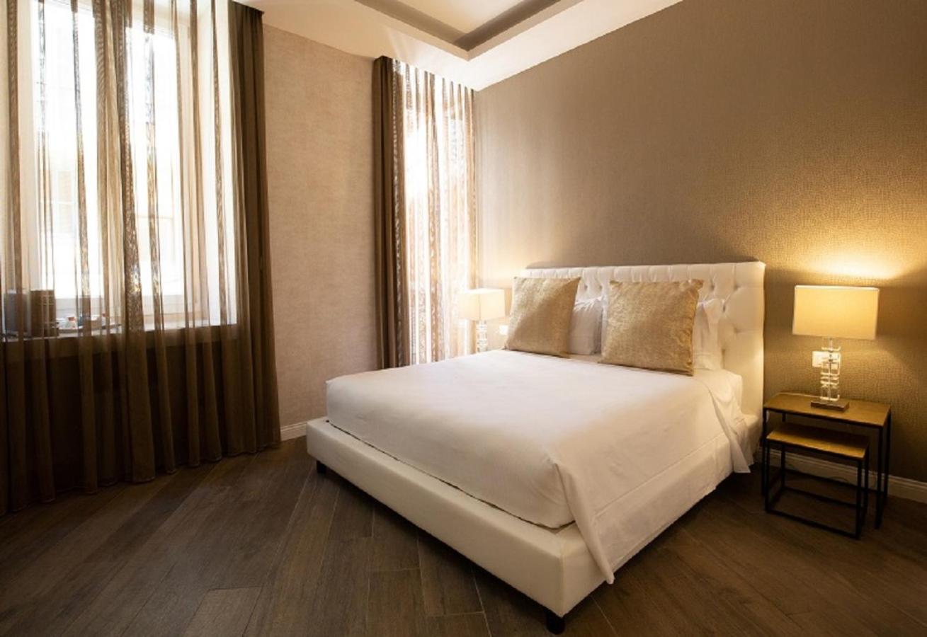 Superior Double Room-Via del Corso with balcony photo 1