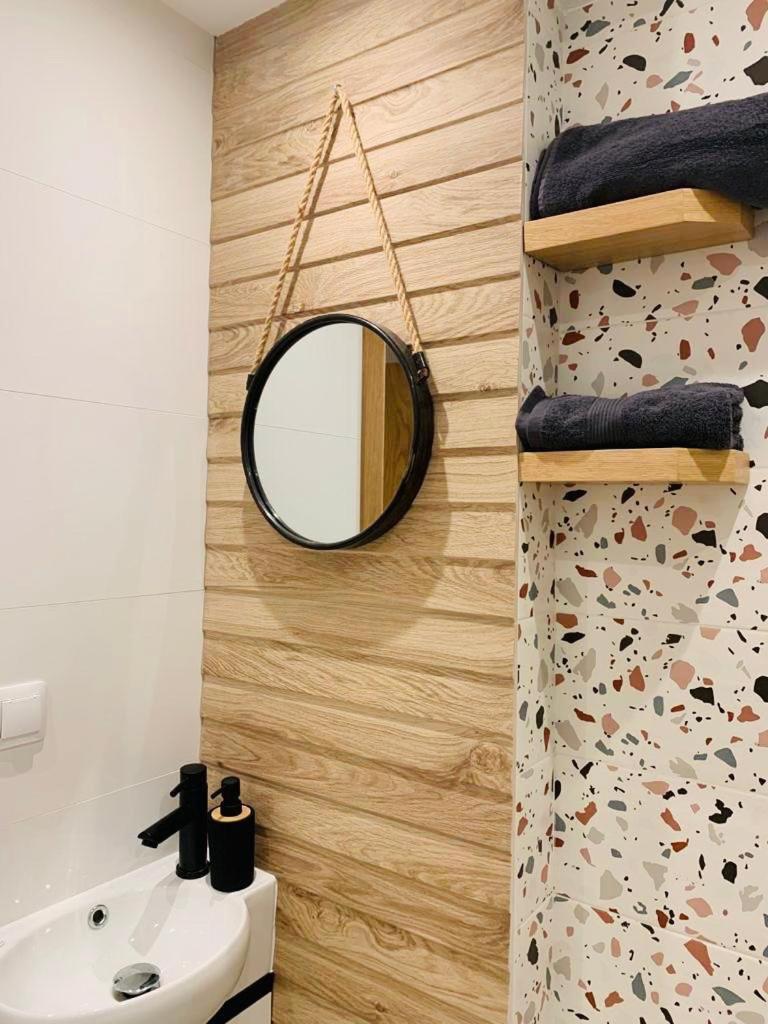 One-Bedroom Apartment - Photo 9