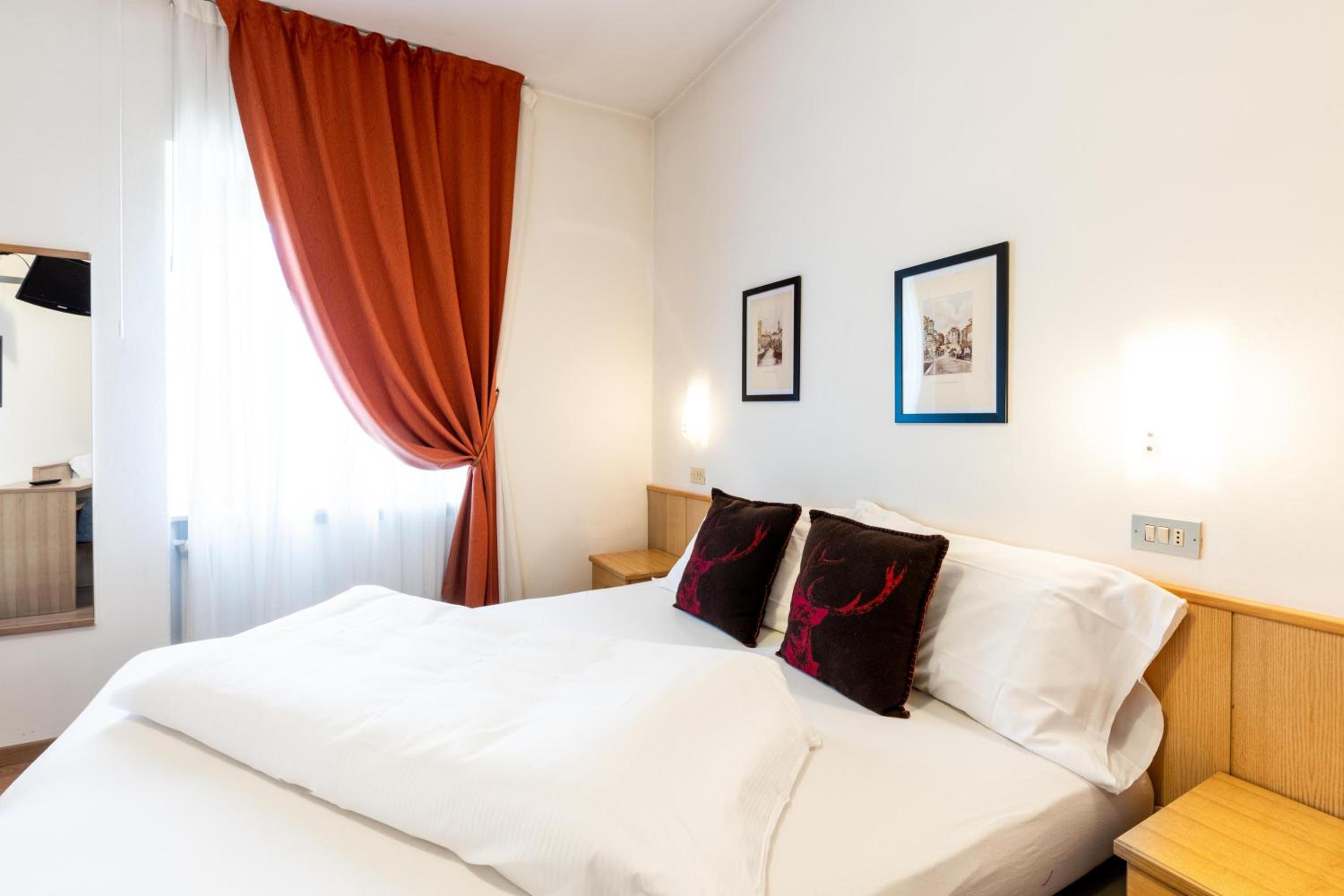 Double or Twin Room - Photo 2