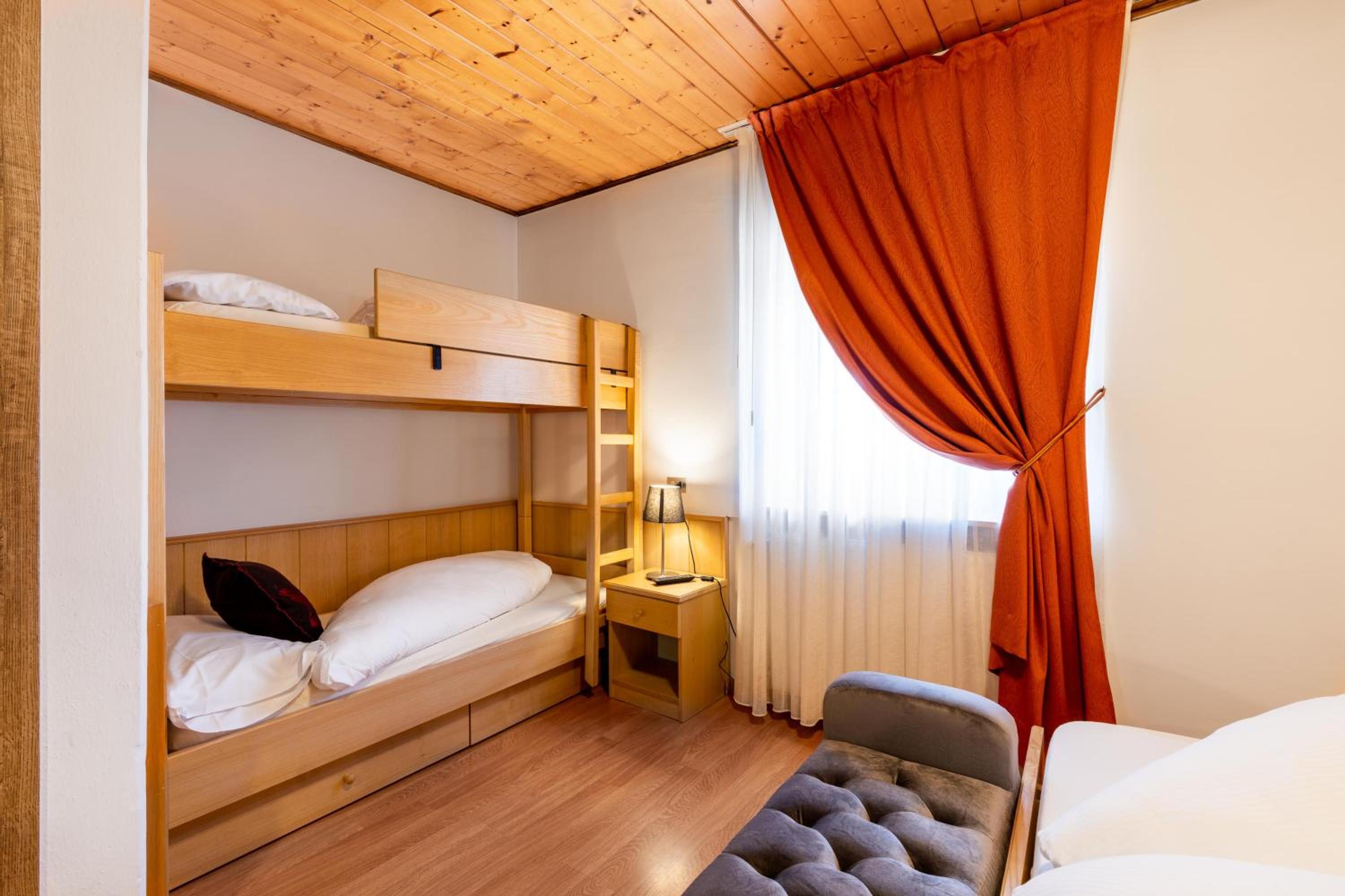 Quadruple Room - Photo 1