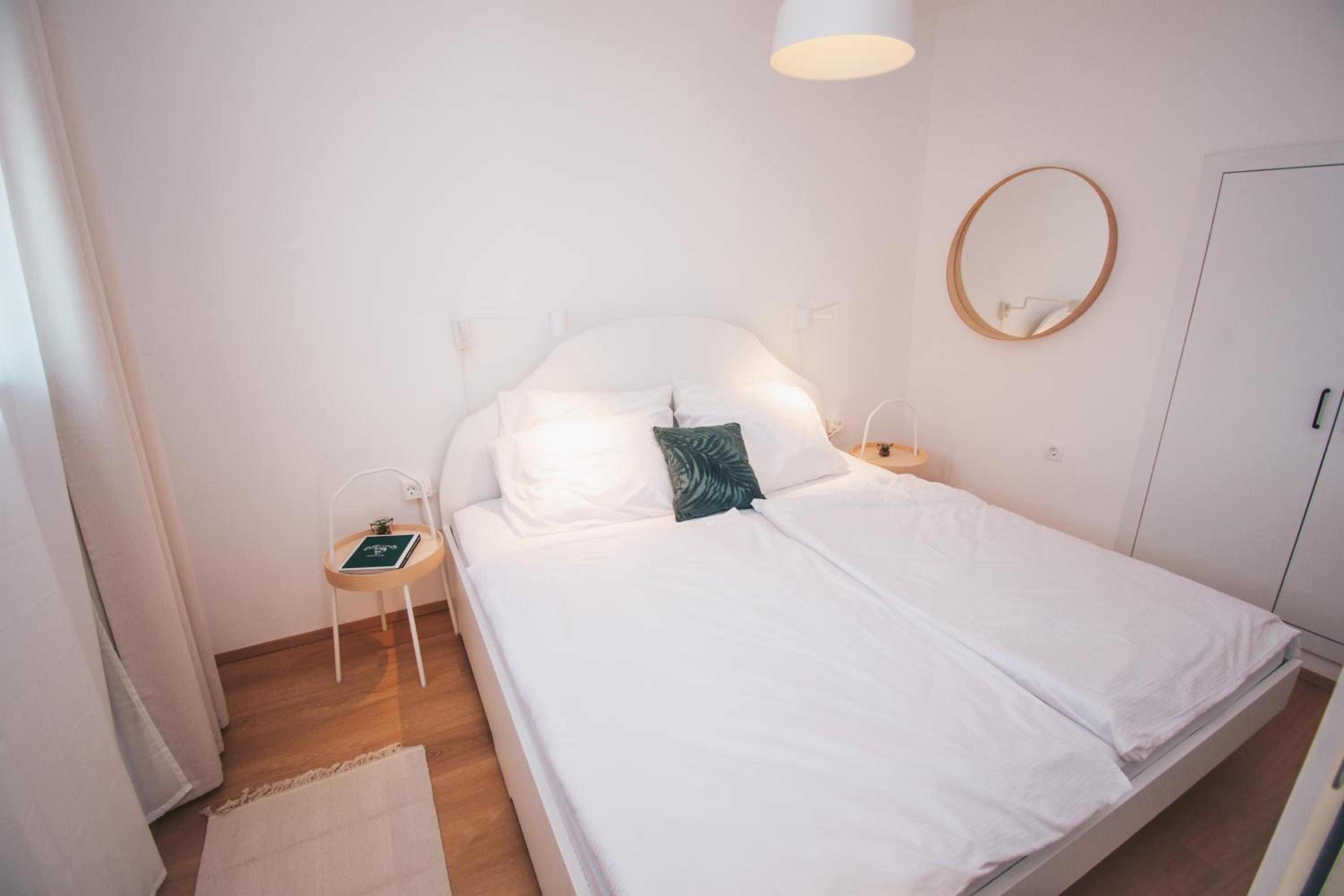 One-Bedroom Apartment - Photo 2