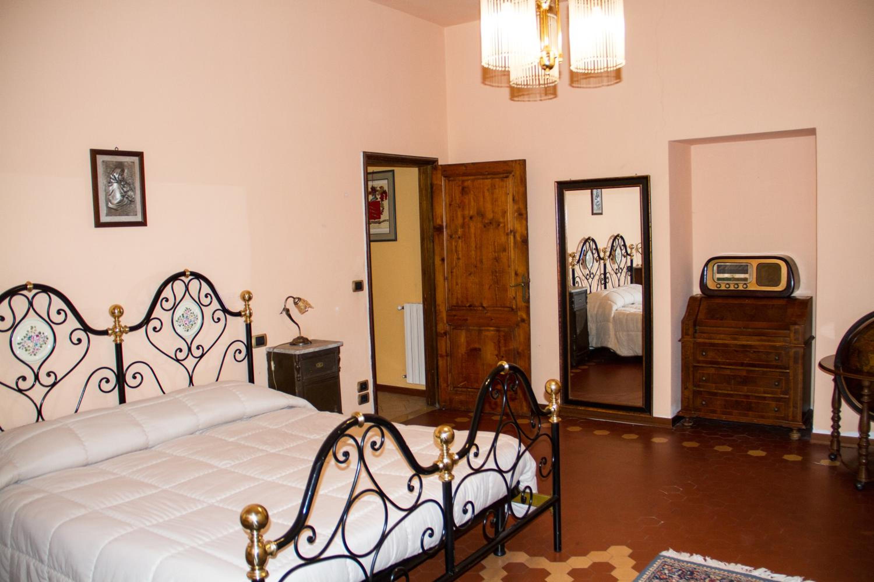 Two-Bedroom Apartment - Photo 8