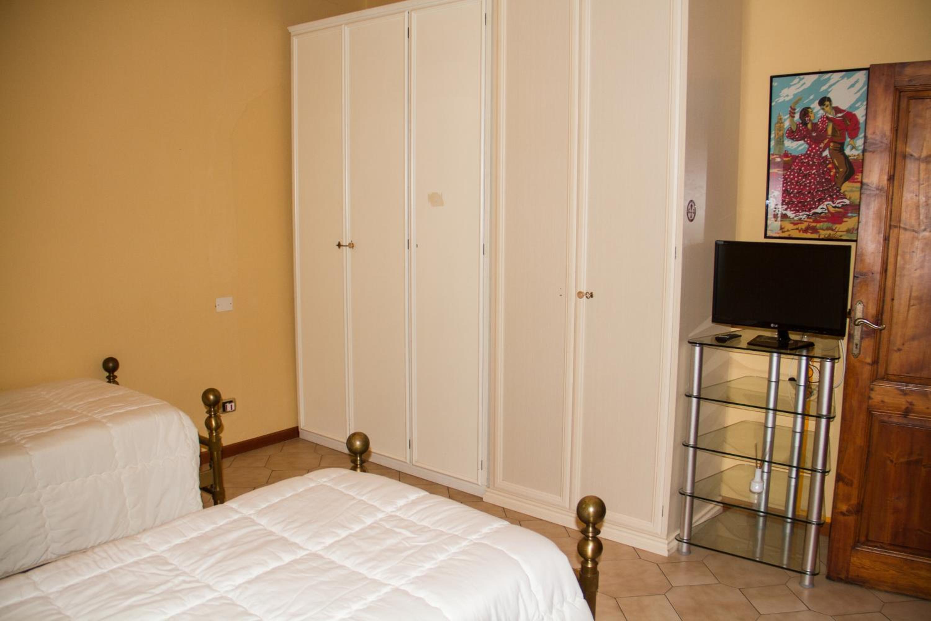 Two-Bedroom Apartment - Photo 4